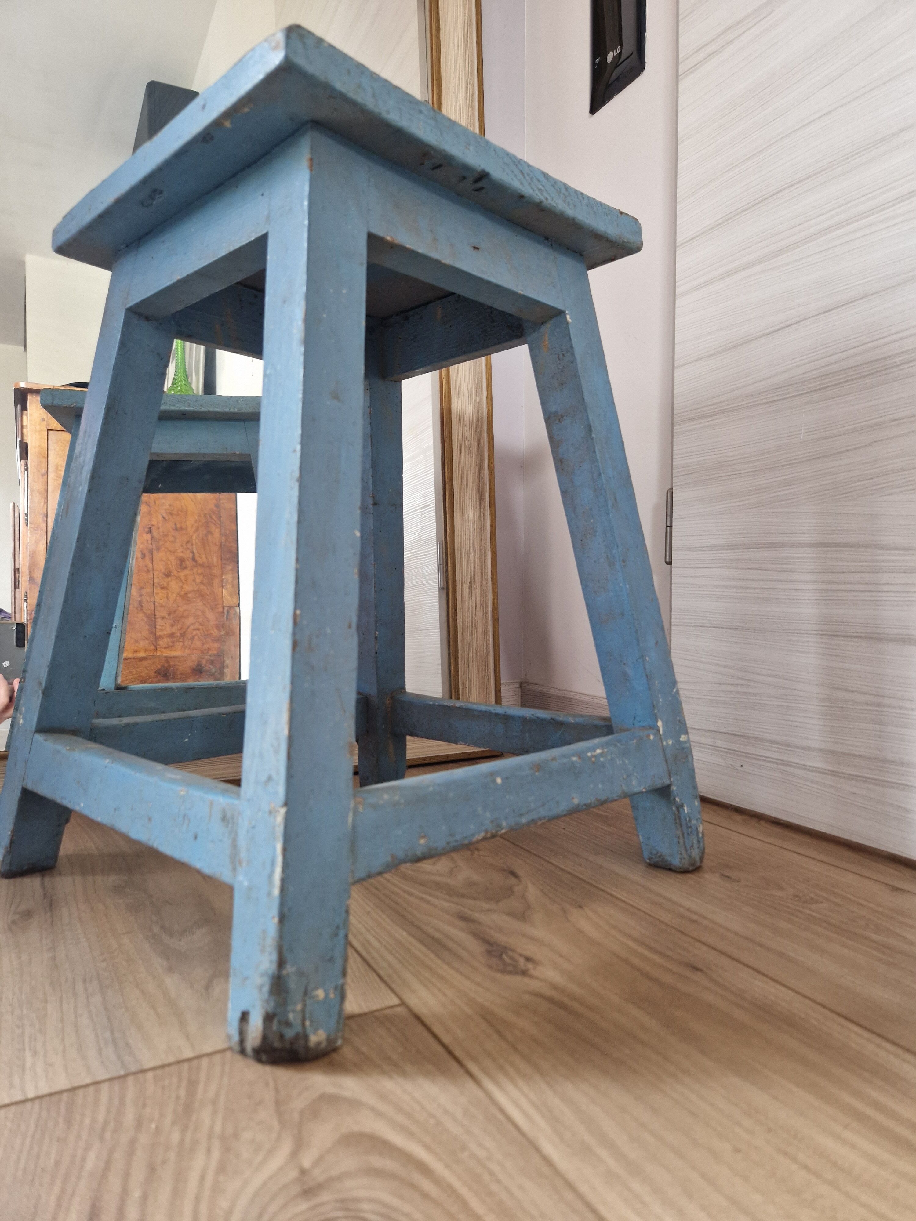 Tabouret de ferme bleu