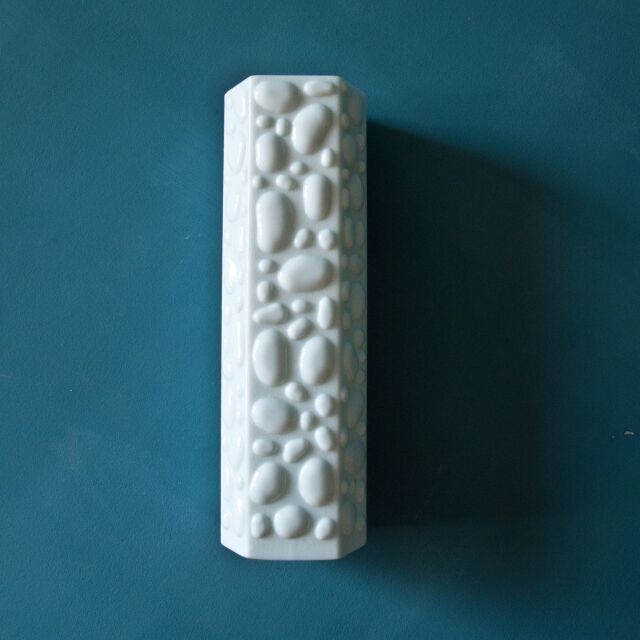 Worms of lattimo vase