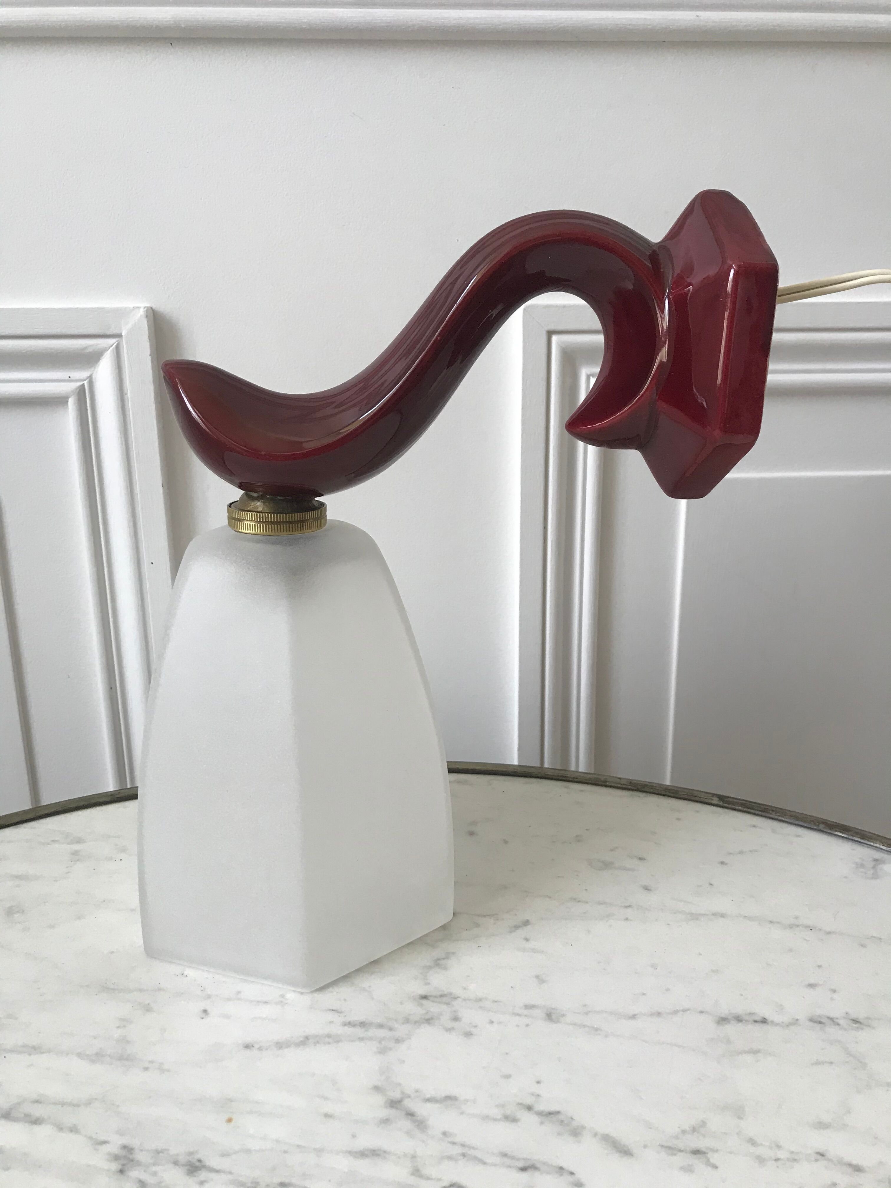 Art Deco glass wall lamp with burgundy porcelain support 30s
