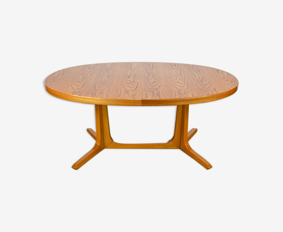 Table ovale vintage en orme édition Baumann 1970