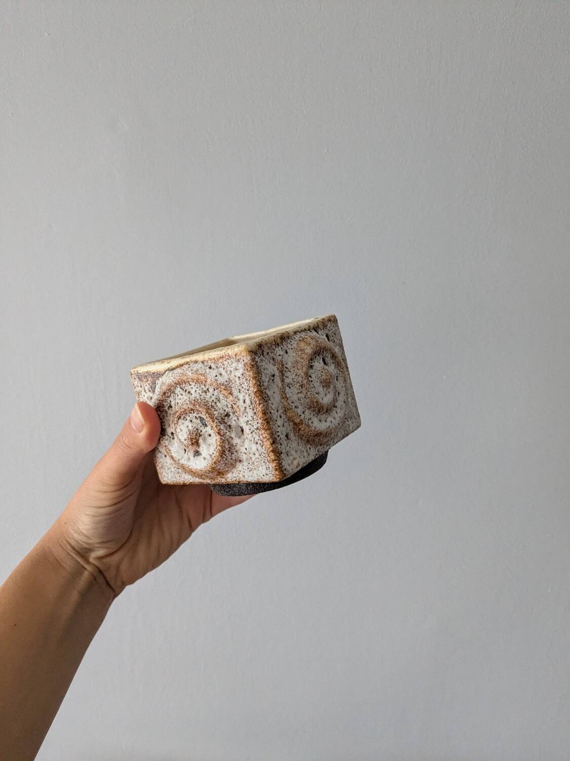 Fat lava style ceramic pot