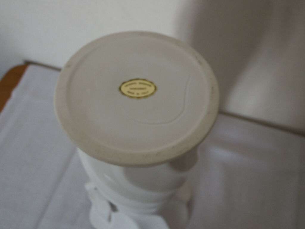 White ceramic vase Bassano deco knot