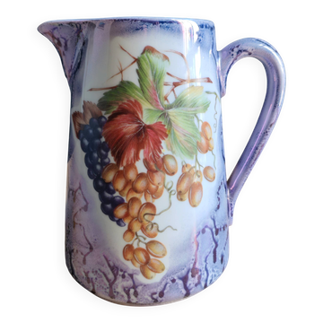 Pichet en porcelaine vintage Lusseray France, décor grappes de raisins