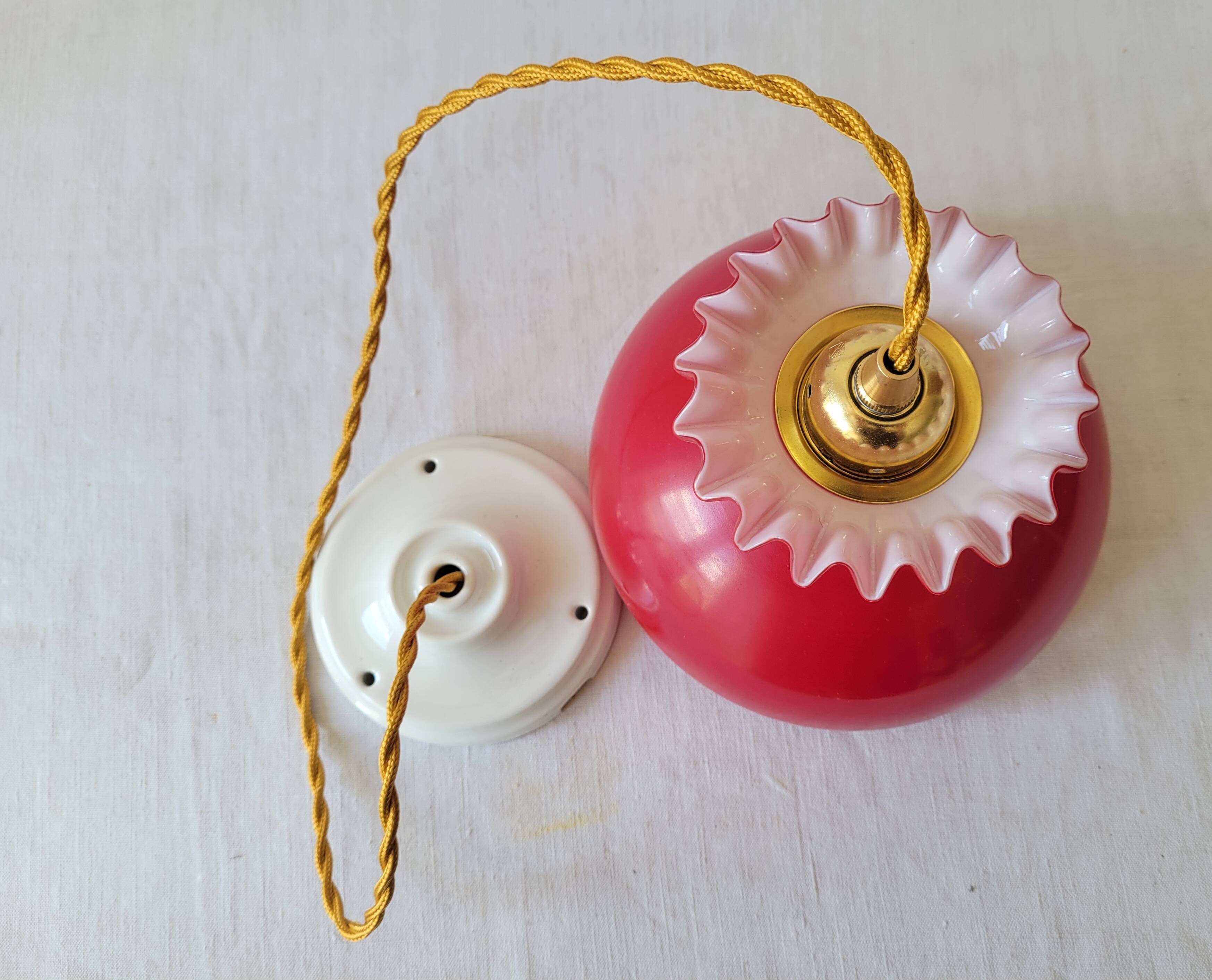 Red opaline suspension