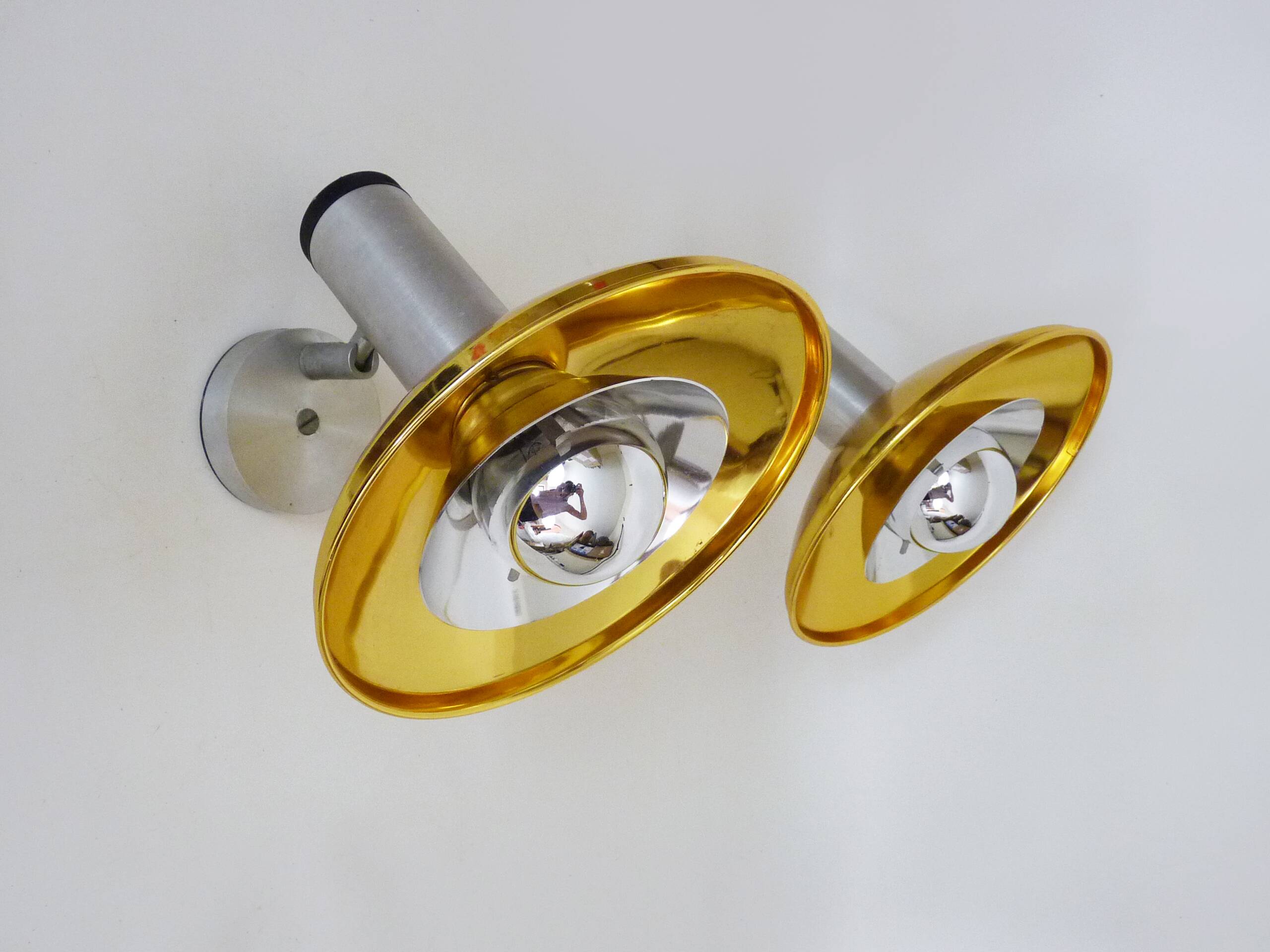 Paire d'appliques murales orientable Philips chromé et or années 70