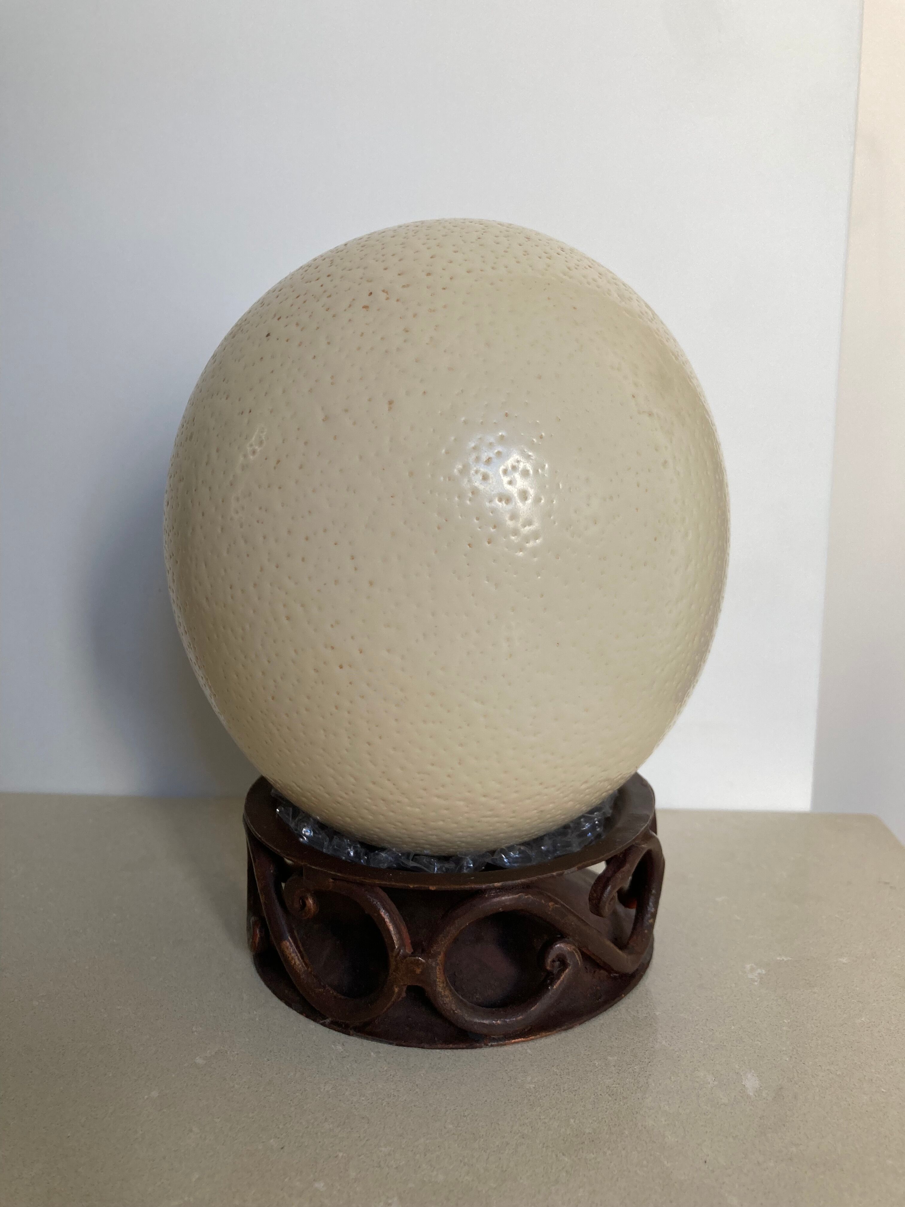 Ostrich egg from South Africa, base