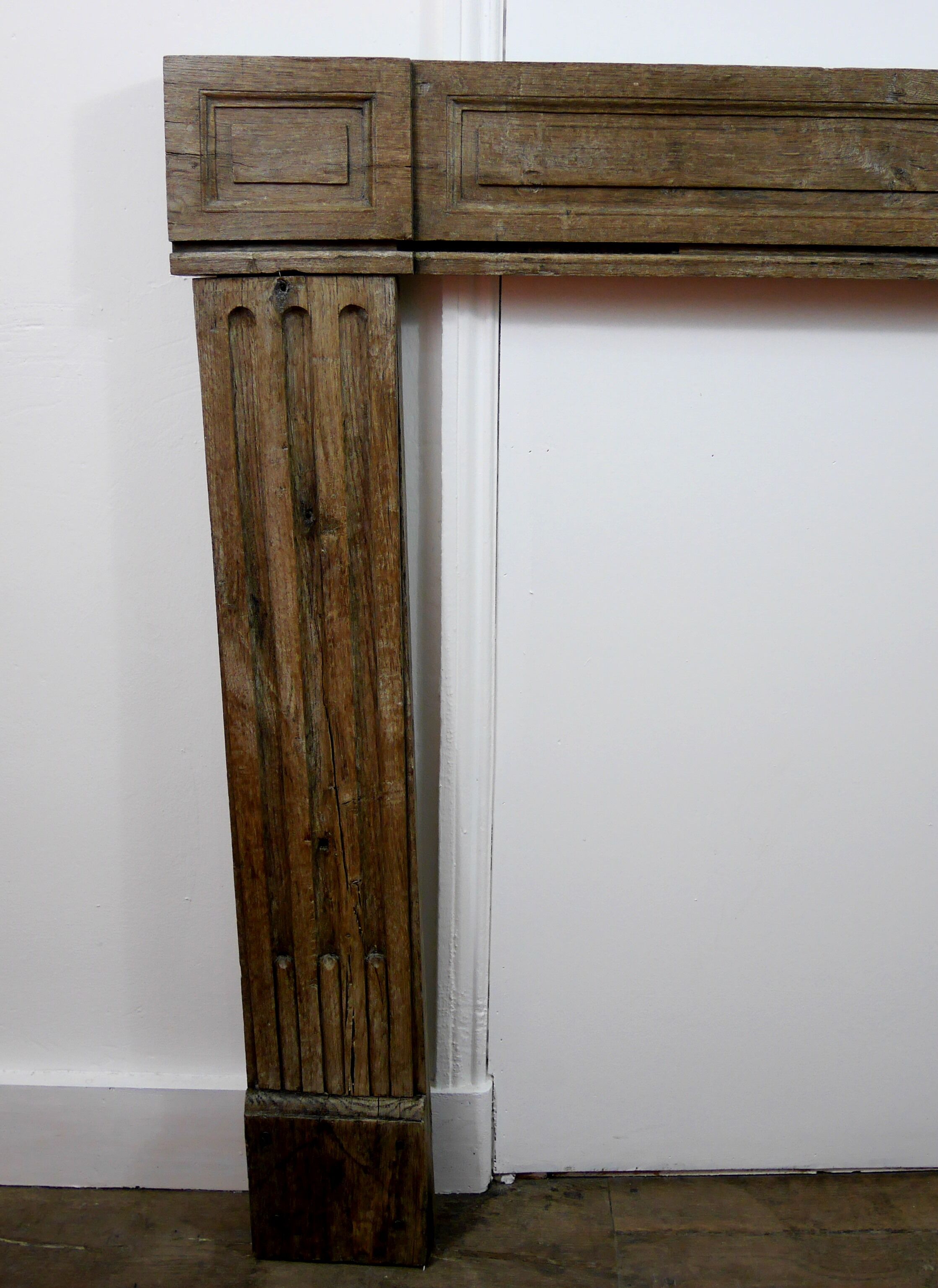 Old facade chene wood fireplace