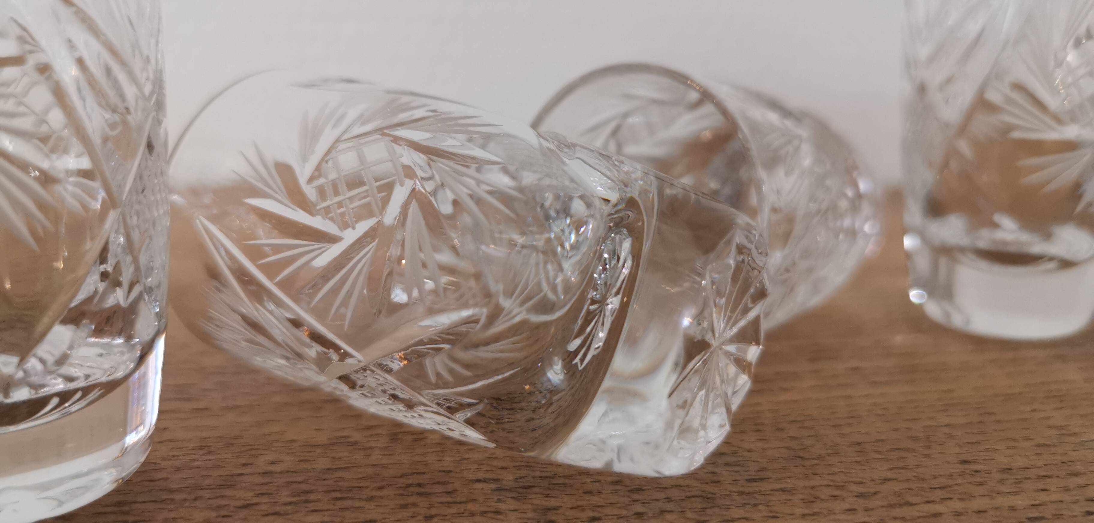 Presentation service 8 glasses and its Bohemian Cristal style dish