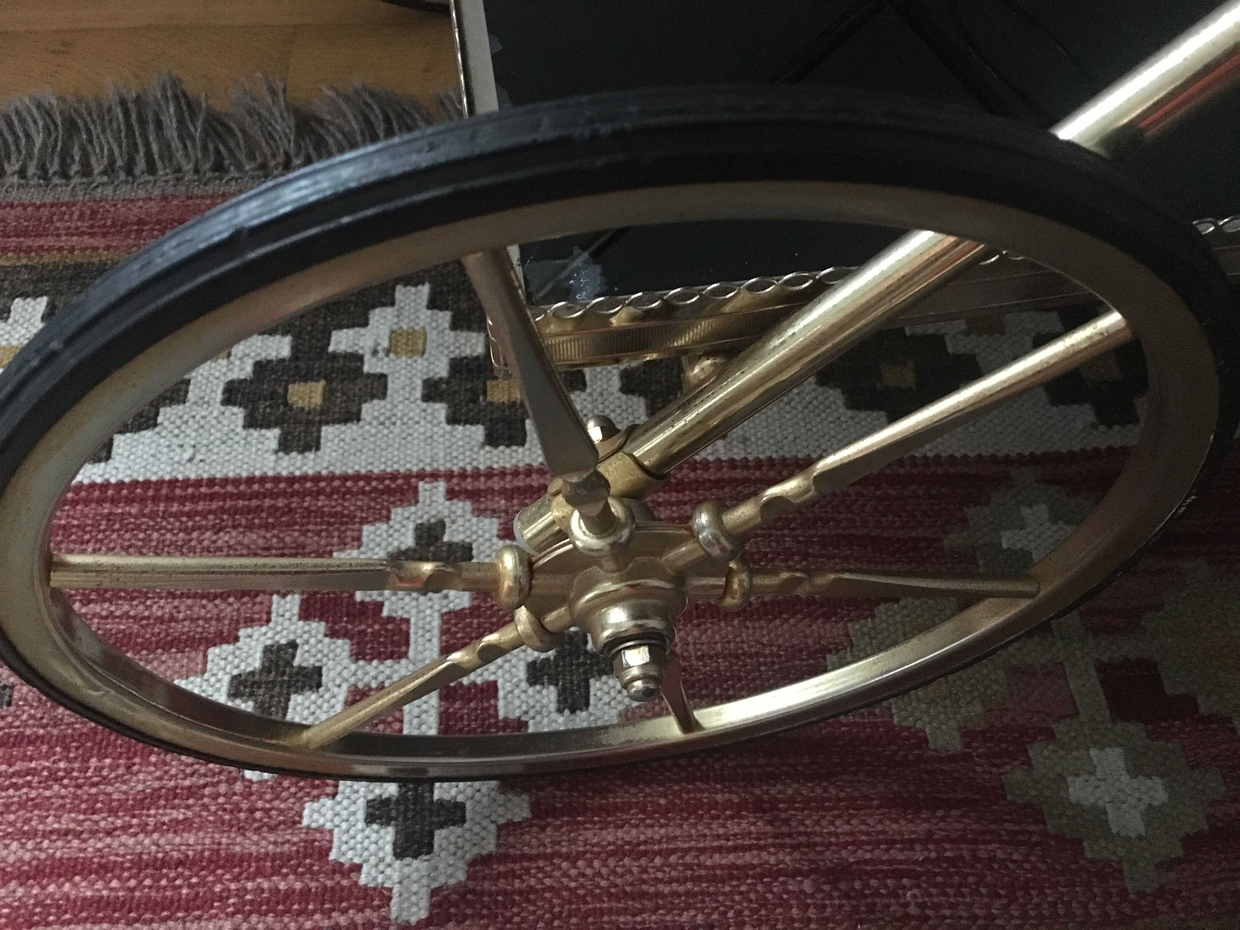 Vintage gold rolling dessert