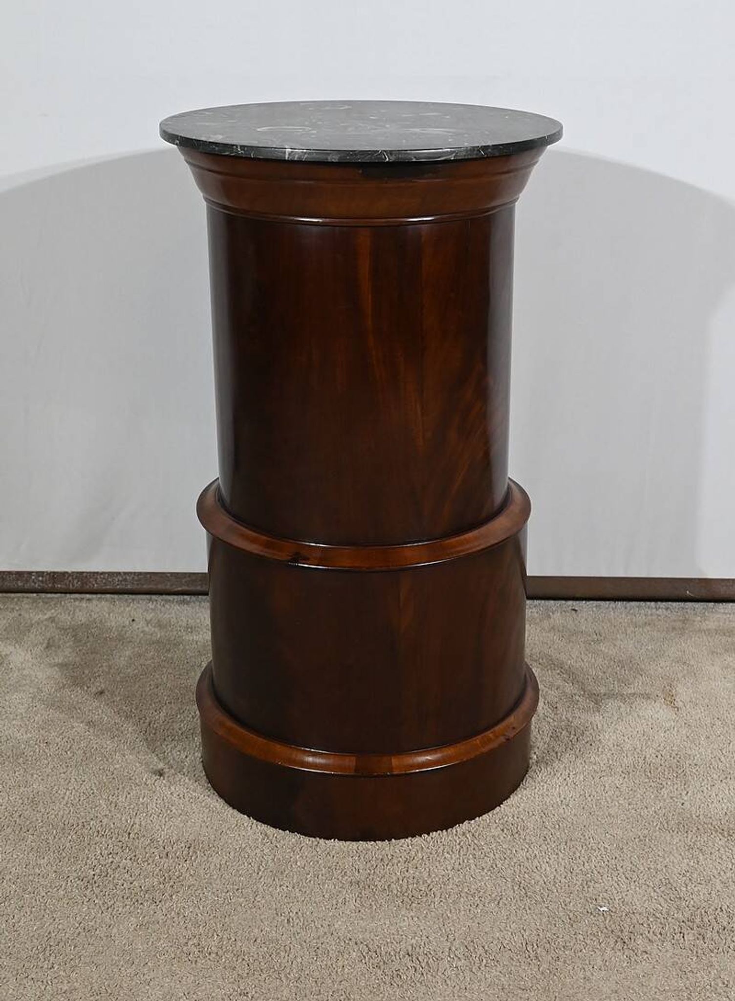 Rare Somno with two doors in Burl Mahogany, Empire period – Early 19th century