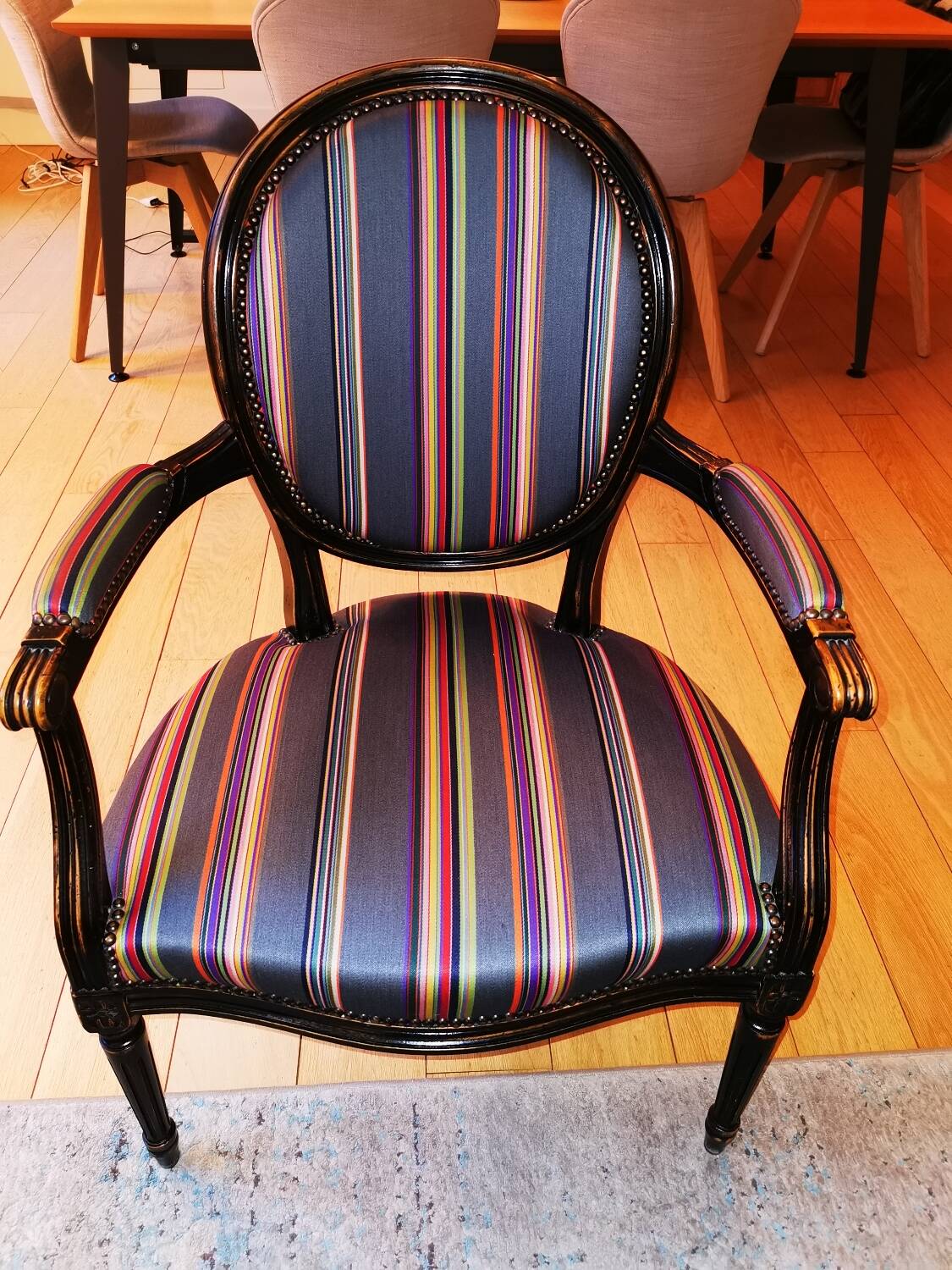2 medallion armchairs - Paul Smith fabrics published by Gilles Nouhaillac