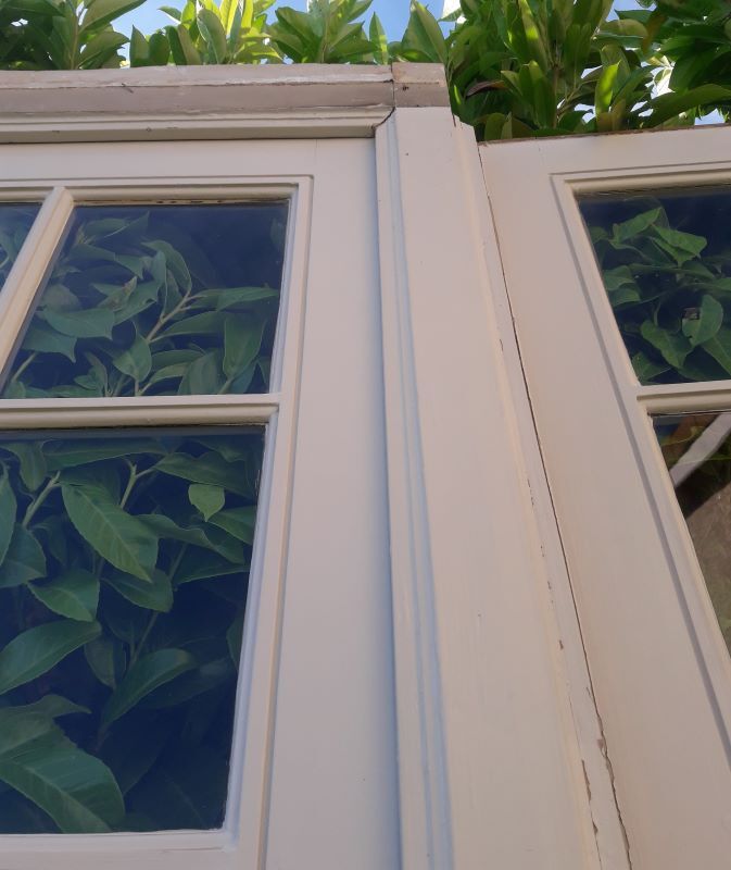 Double door glass partition