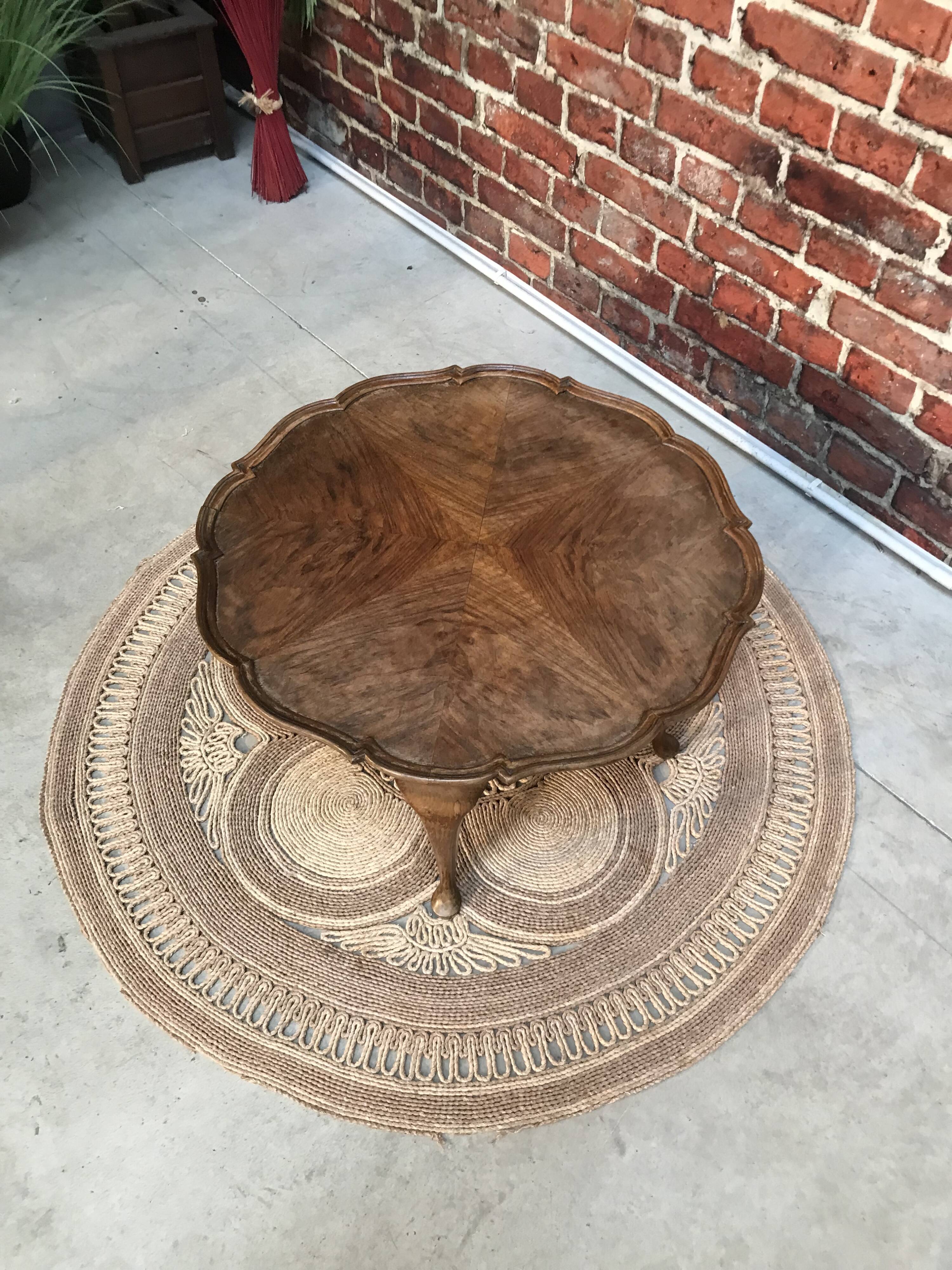 Round coffee table