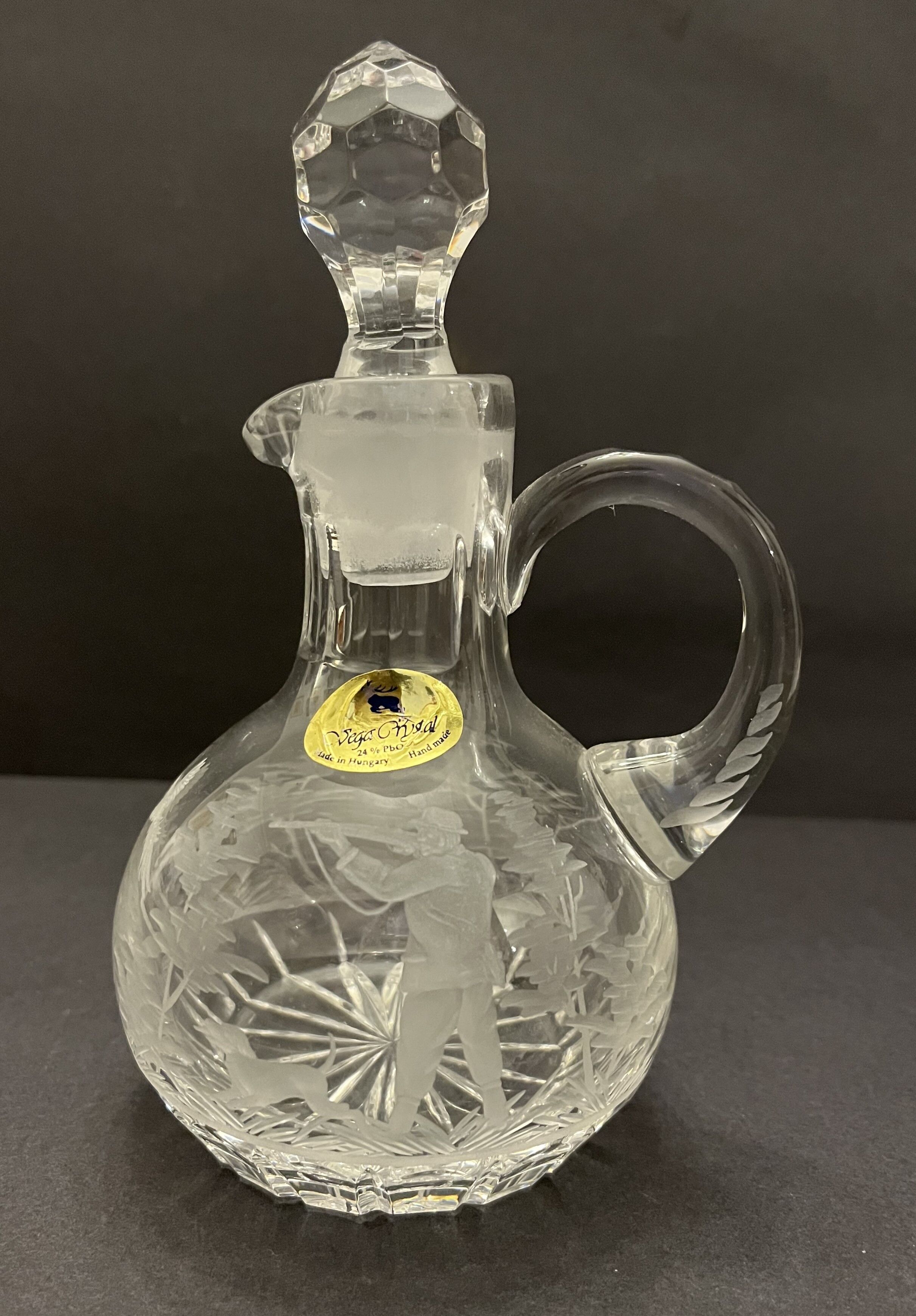 Small carafe in cut crystal