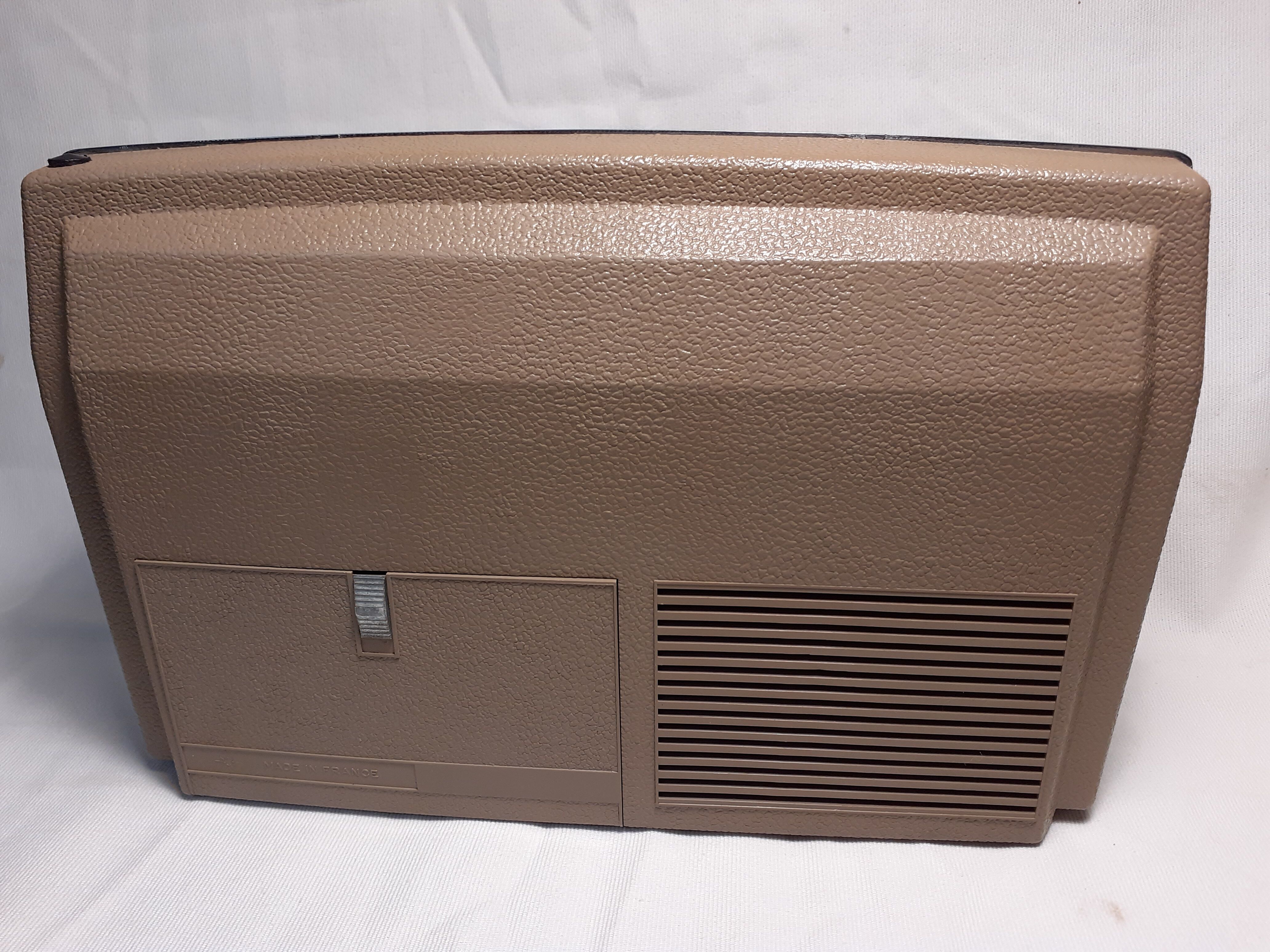 Itt Oceanic portable radio