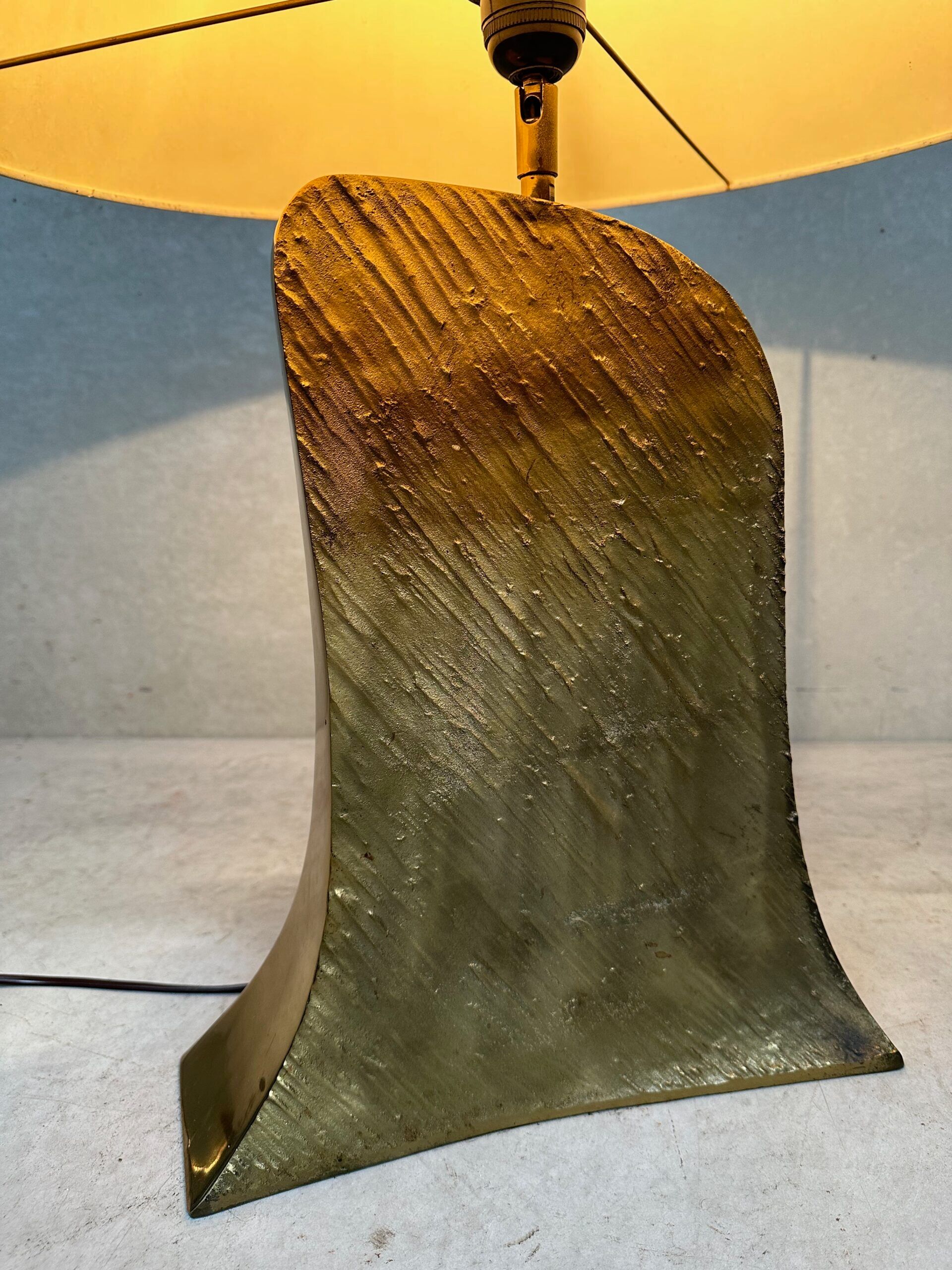 Vintage Hollywood Regency table lamp – signed
