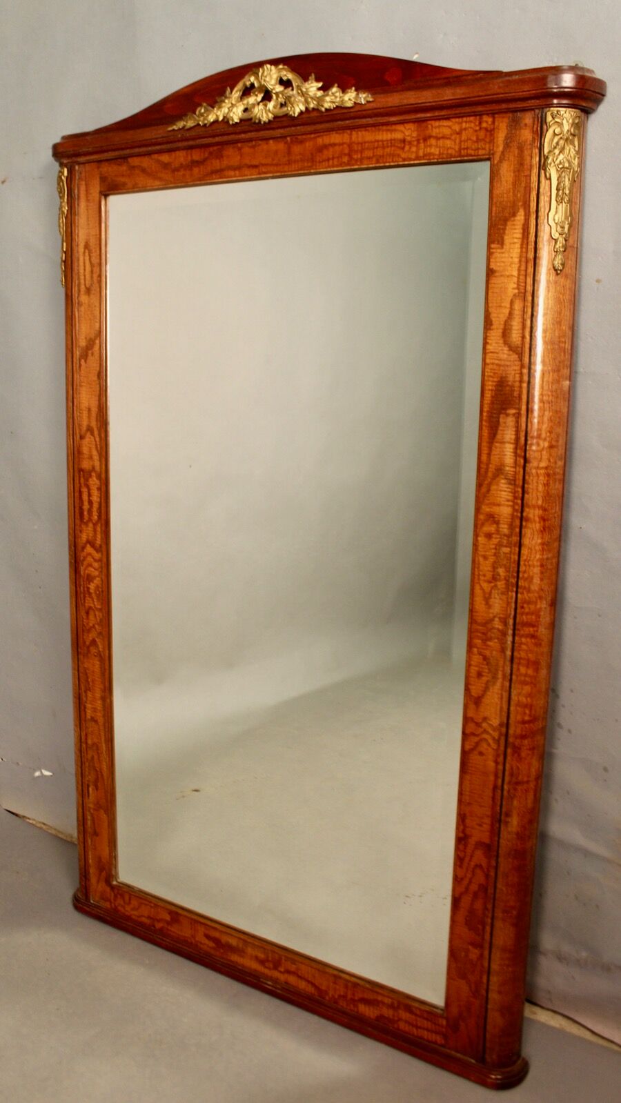 Foot mirror with bronze huts