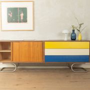 Buffet exclusif de style mid-century avec base en acier inoxydable, années 1960.
