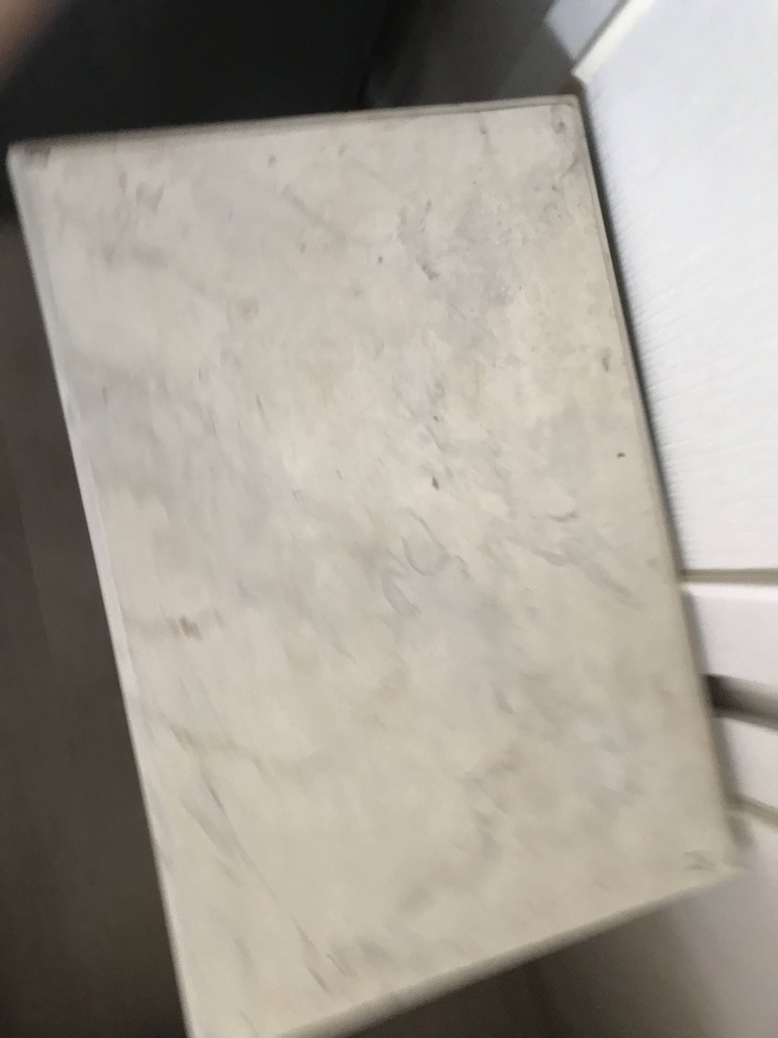 Petite table en bois à patine or et blanc cassé, XIX ème