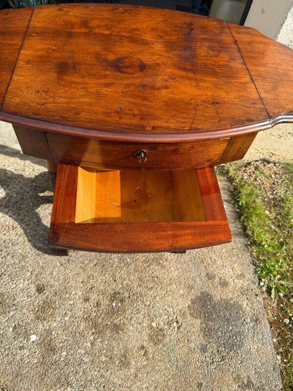 Antique bouillotte table with a foldable top, Louis-Philippe style.