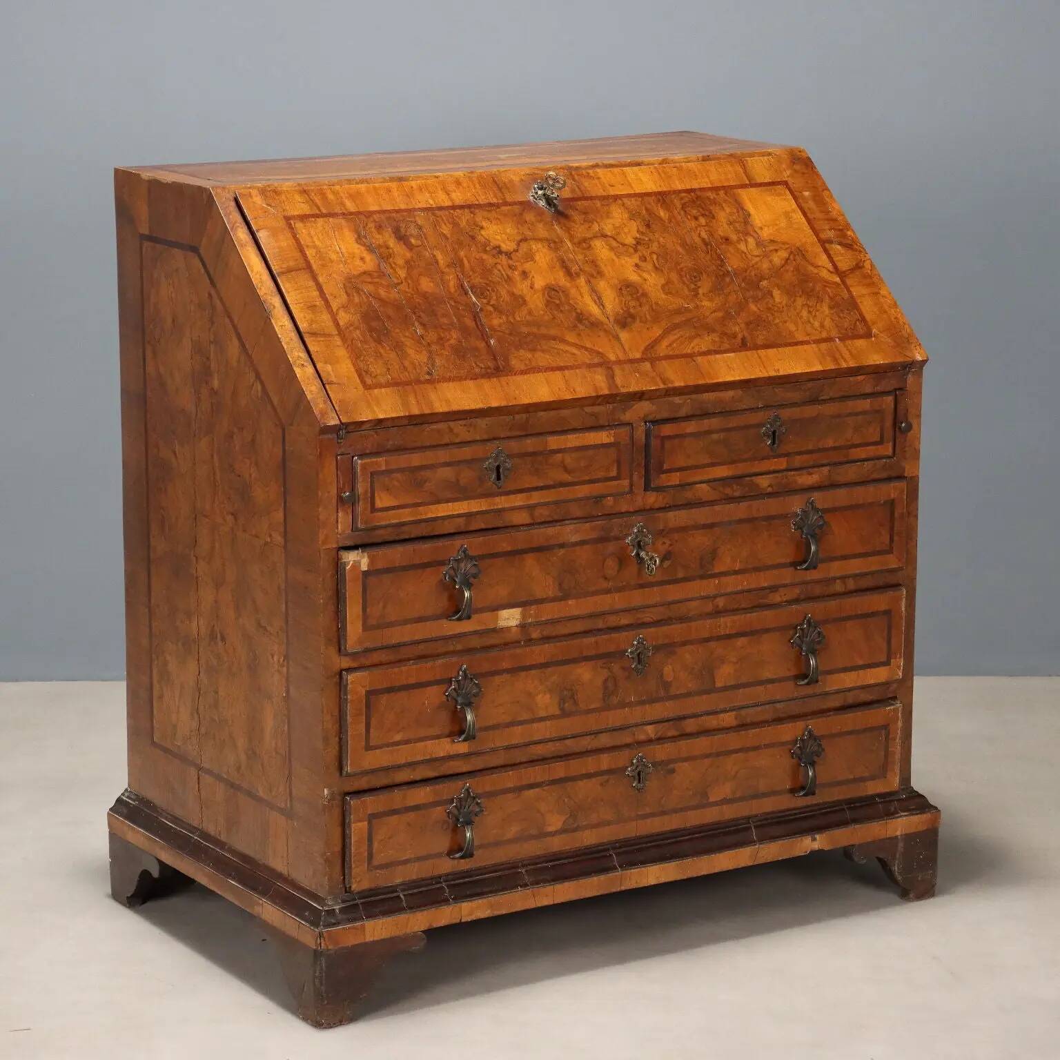 Antique walnut burr drop-leaf cabinet with 8 drawers, Italy, 18th century.