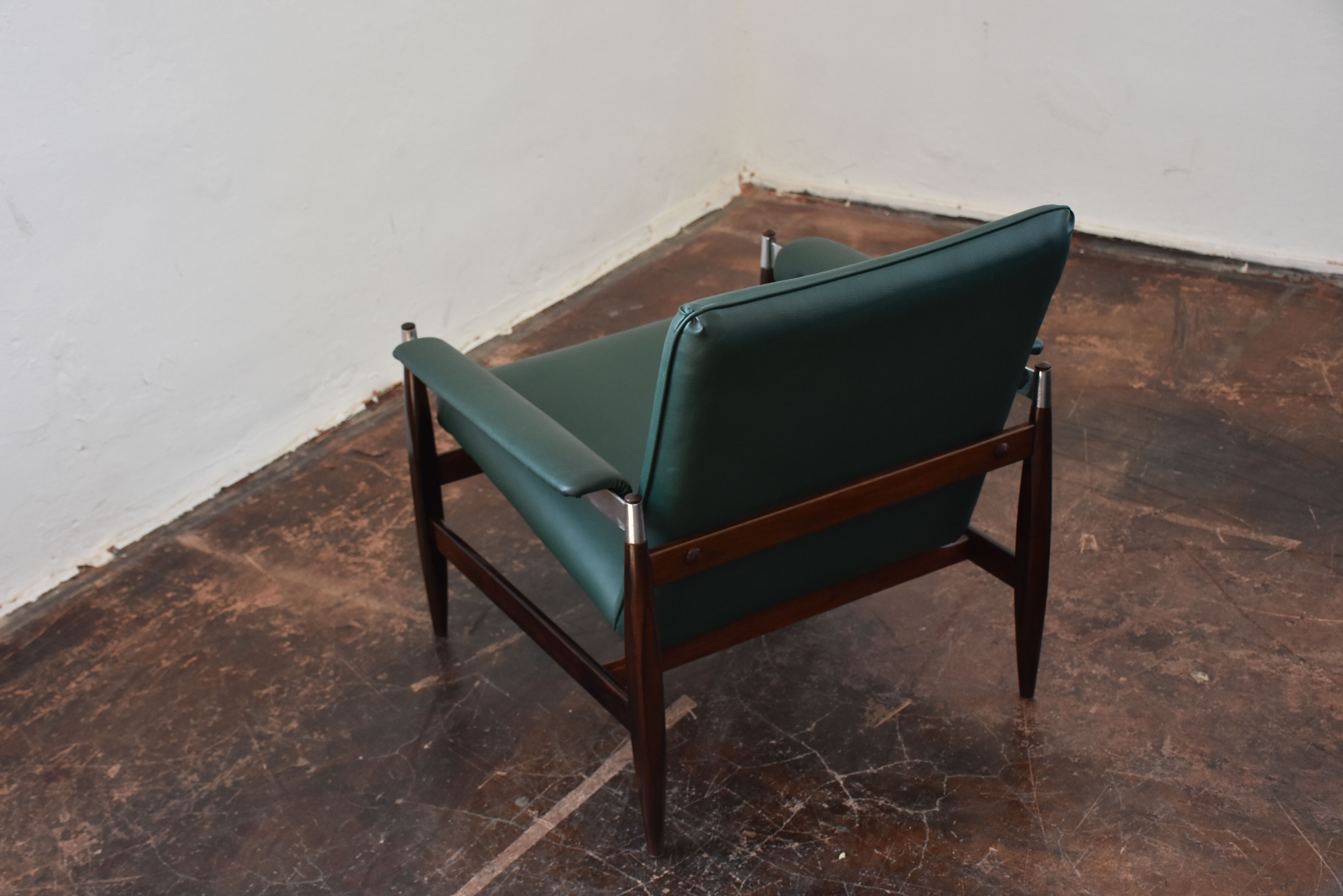 Fauteuil en palissandre & simili cuir modèle 112 par Leolux, années 1960