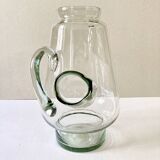 Cooling carafe with ice cube container