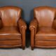 Paire de fauteuils club en cuir