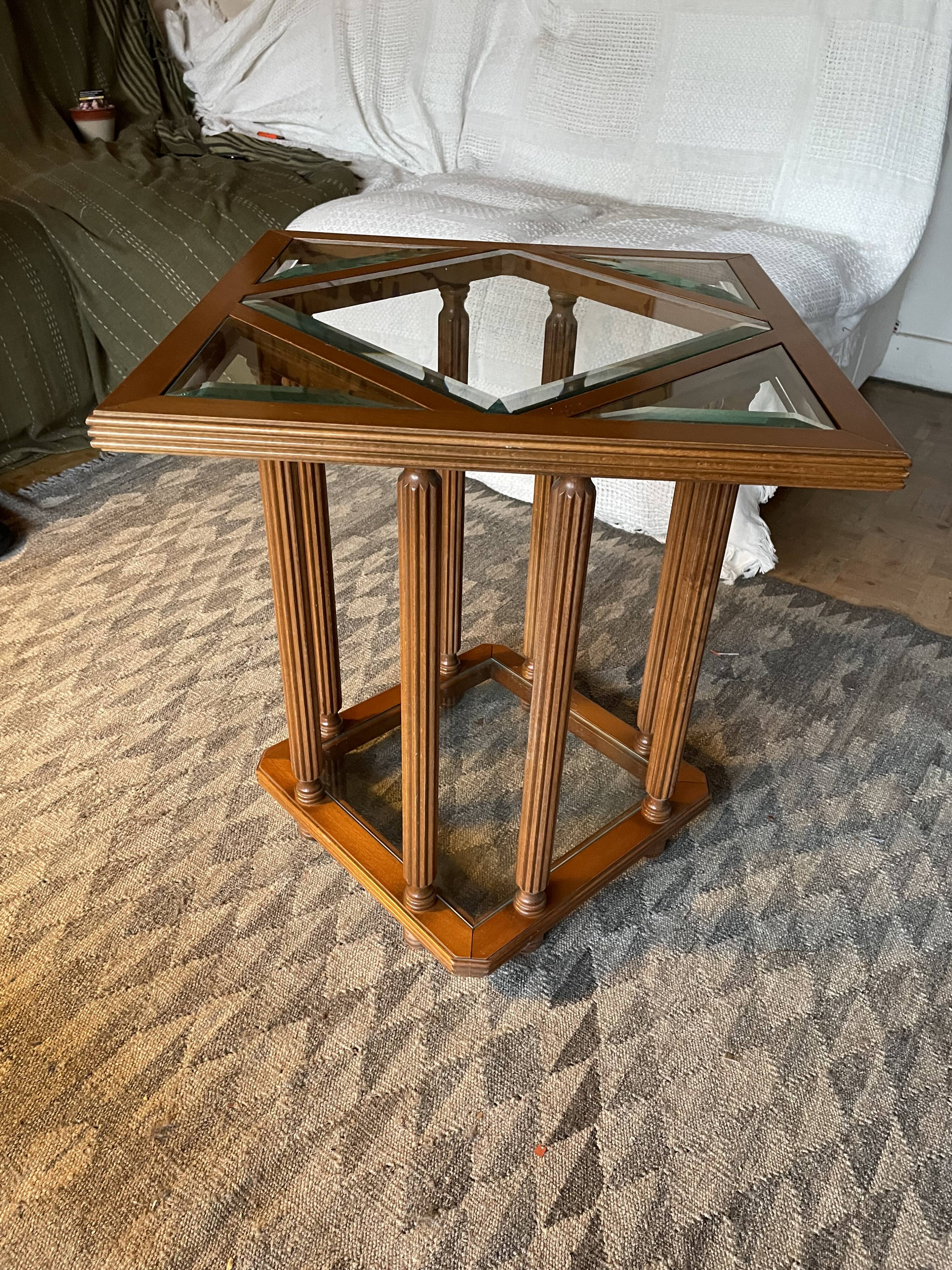 Petite table en verre et bois
