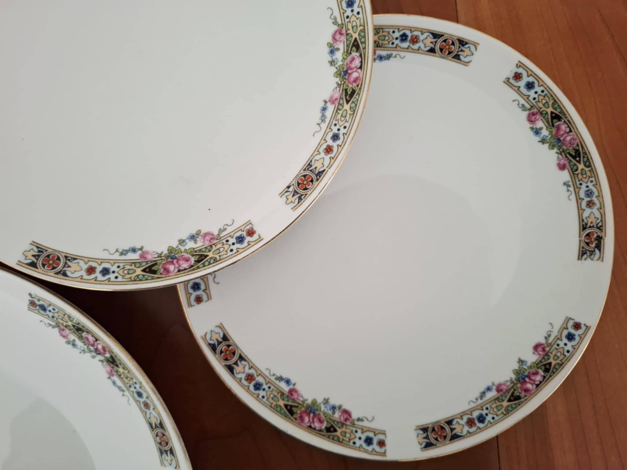 A Bavarian Porcelain Dessert Service