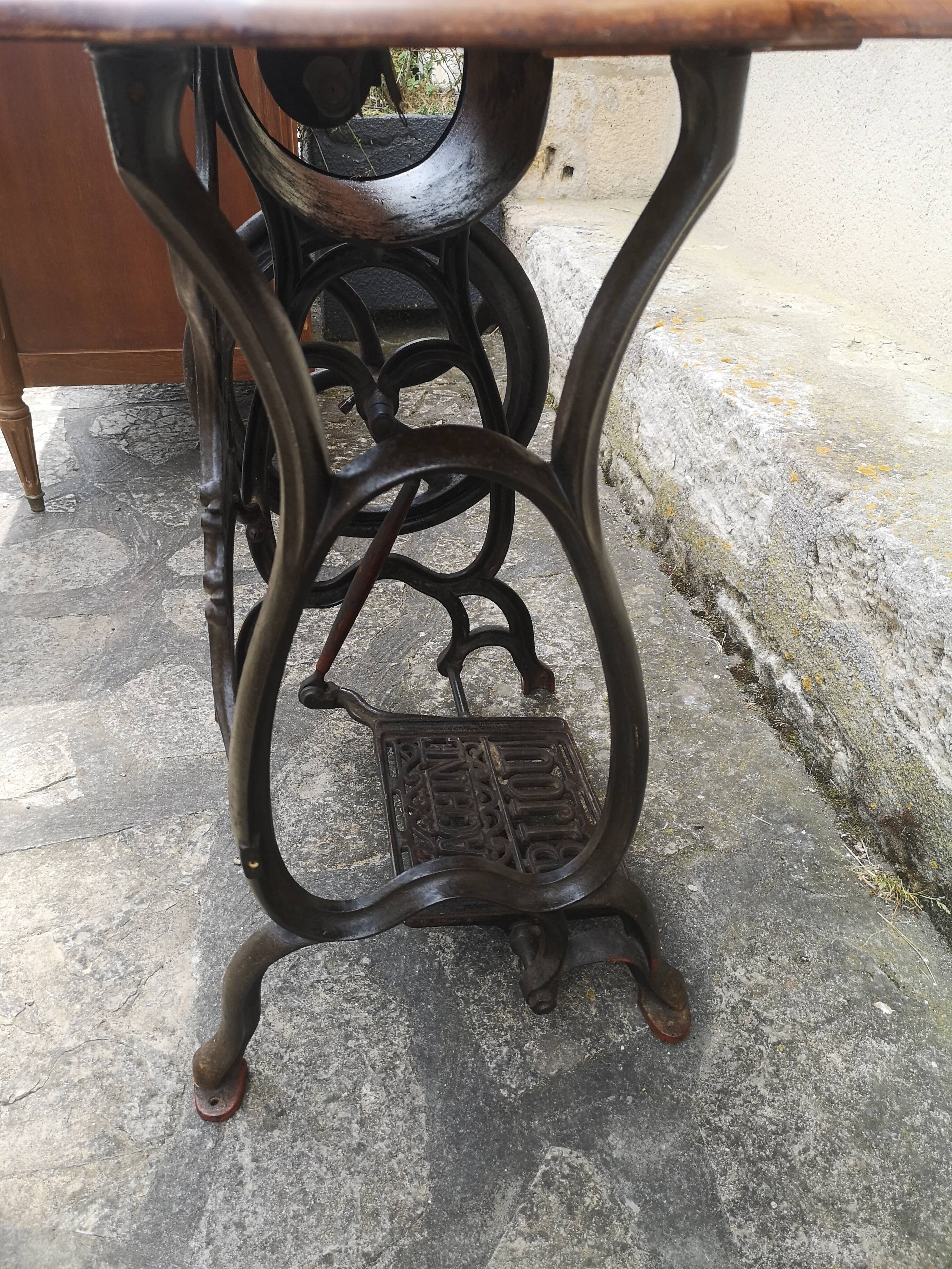 Bijou sewing machine