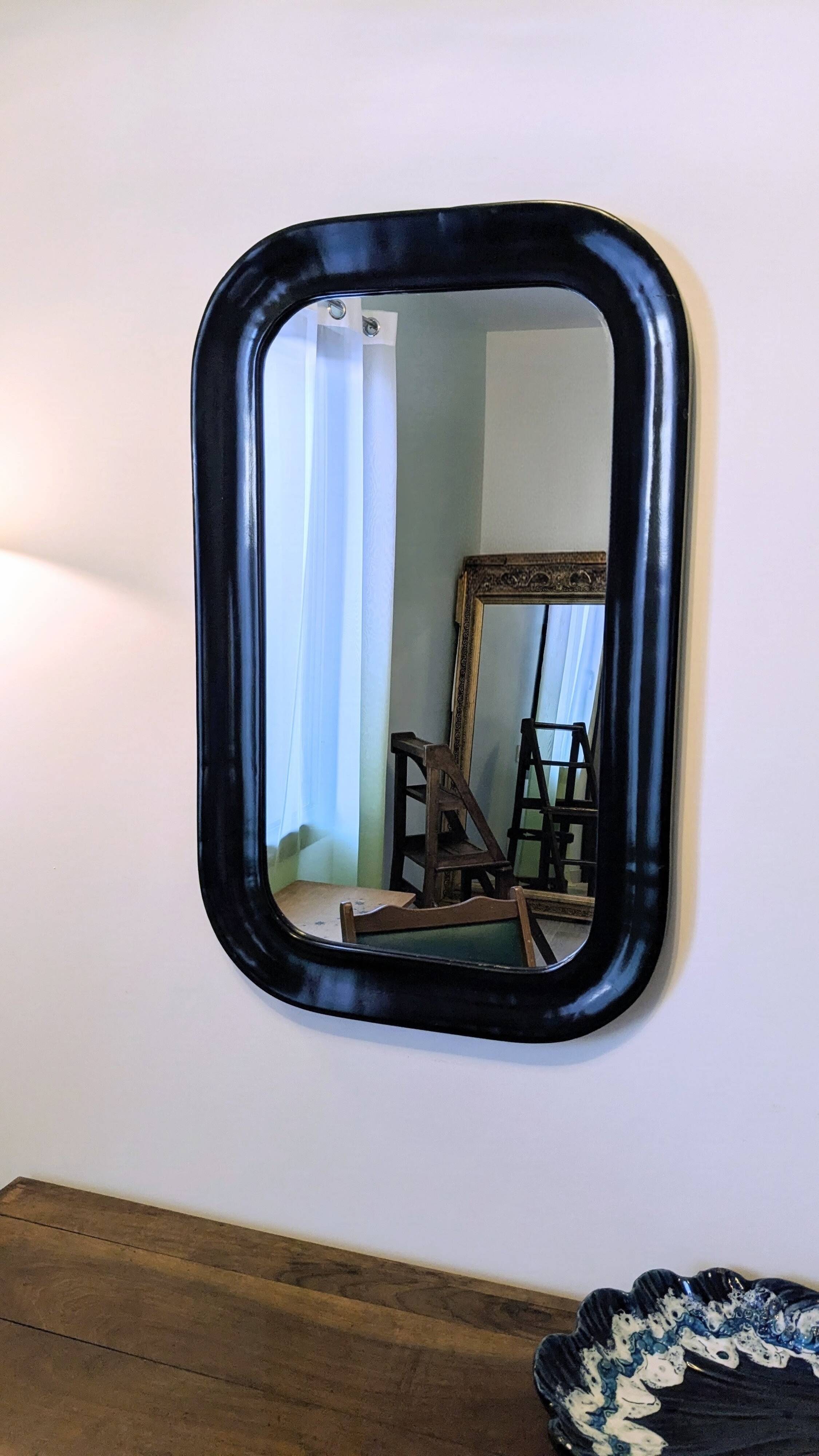 Miroir vintage noir aux angles arrondis