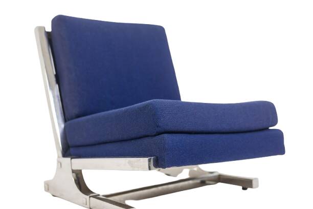 Pair of armchairs and pouf in chrome steel. 1970s, Valérian Rybar.