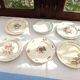 Assortiment de 18 assiettes anciennes fleuries