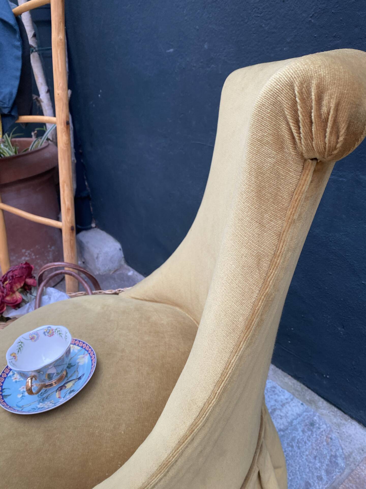 Vintage frog chair