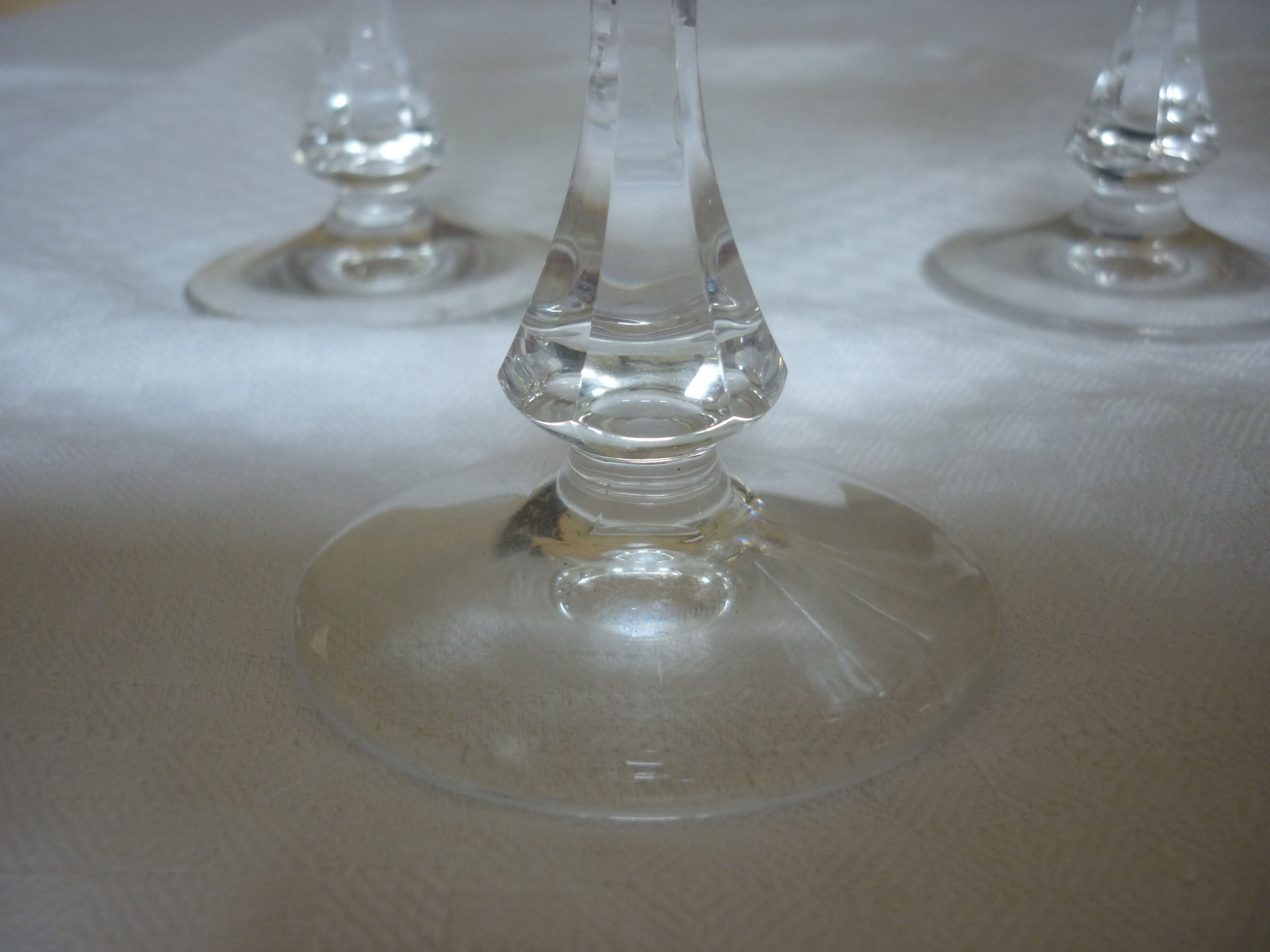 5 flutes with cut crystal champagne