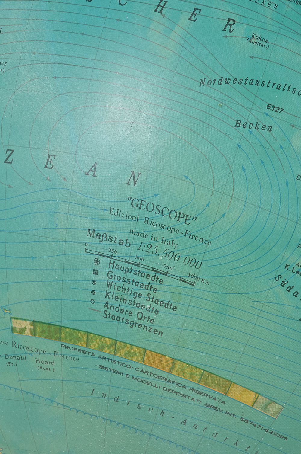 Globe de sol italien "Geoscope" avec éclairage de Ricoscope, années 1970