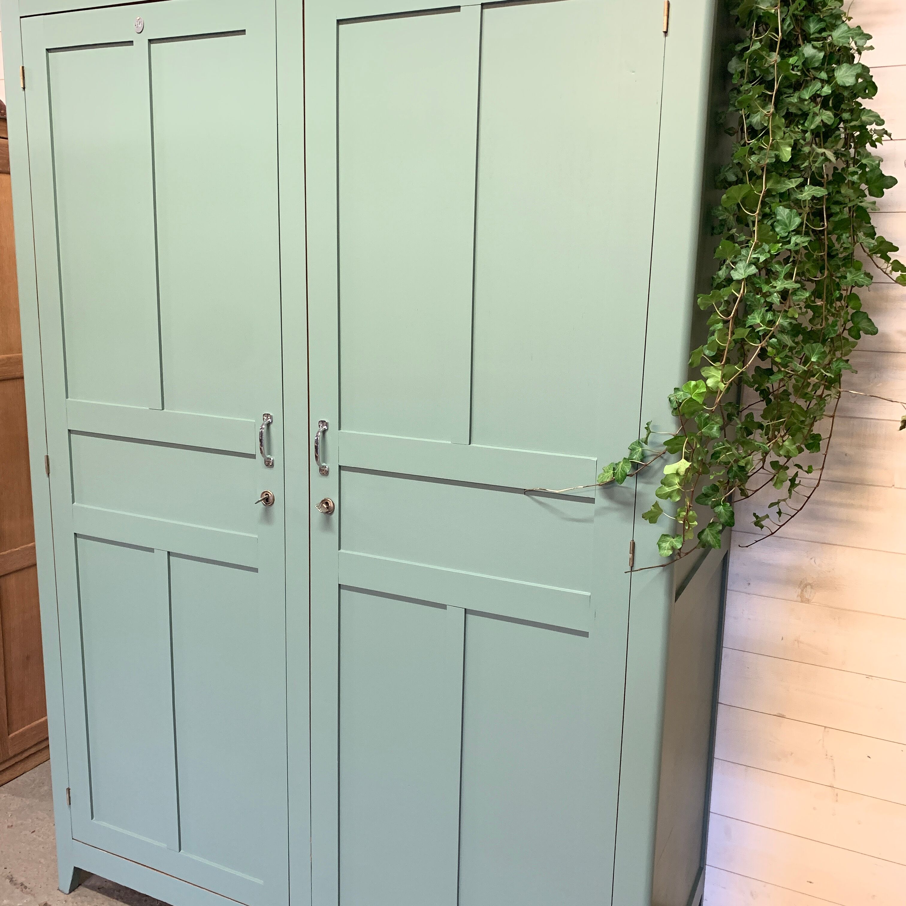 Armoire parisienne