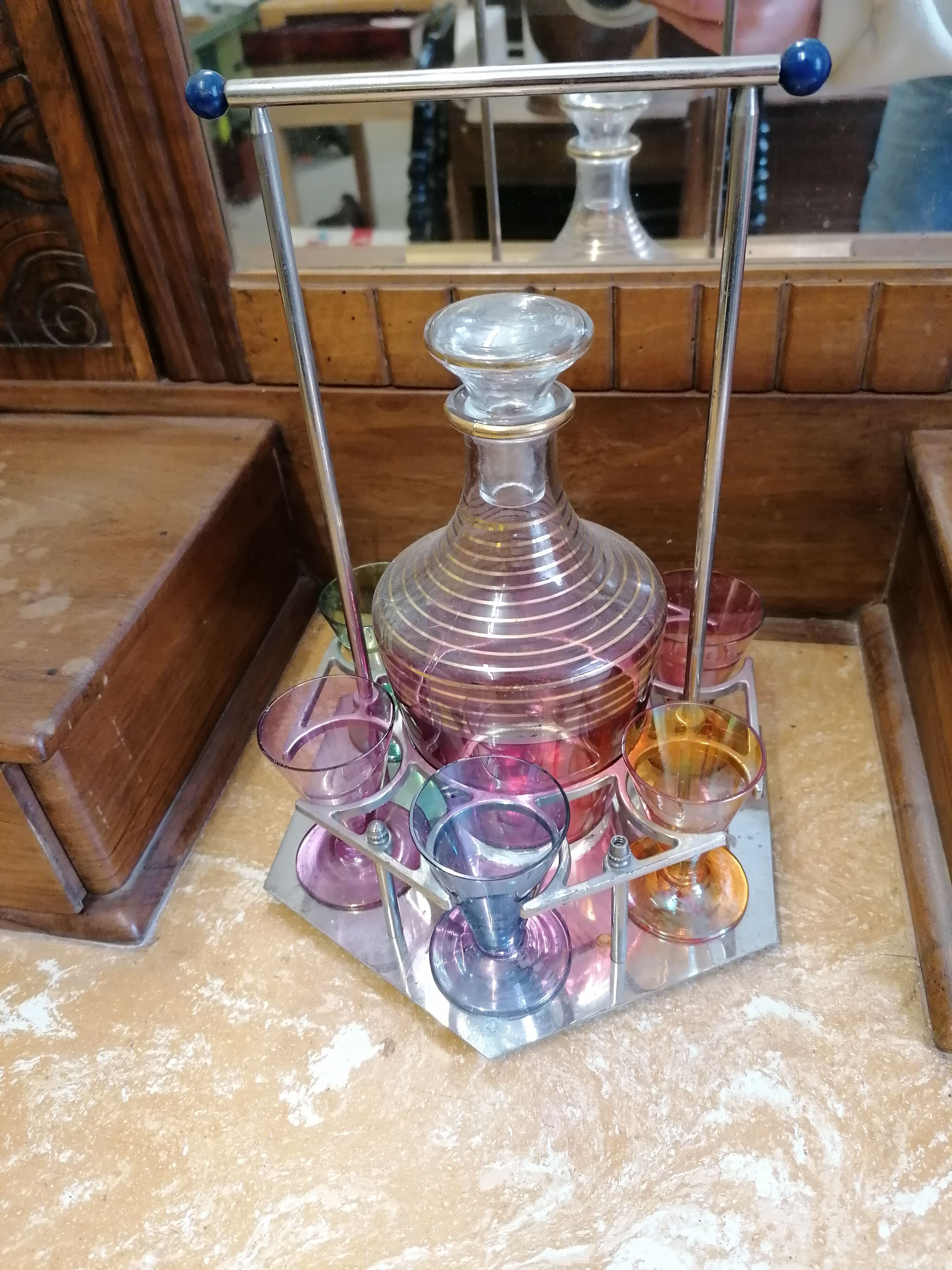 Art deco liquor service