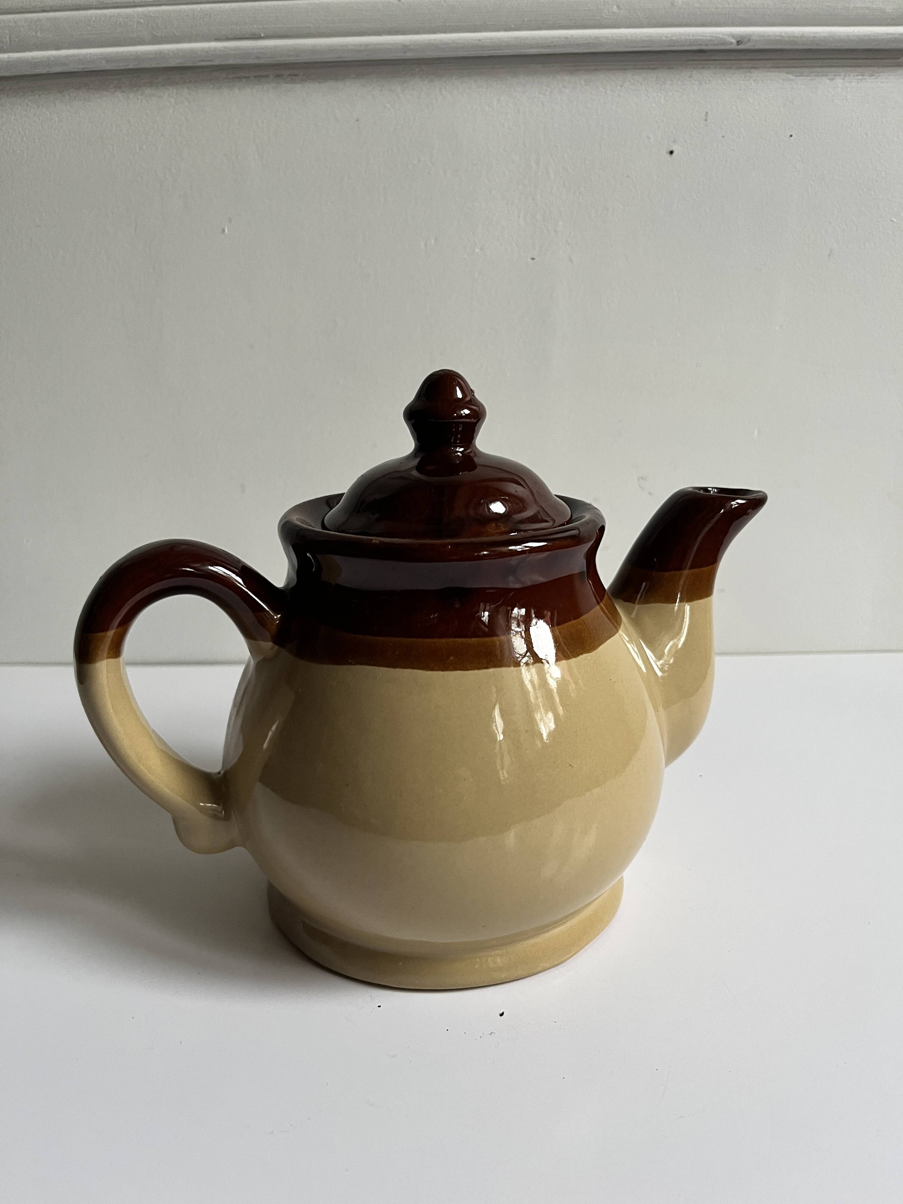 Ceramic teapot