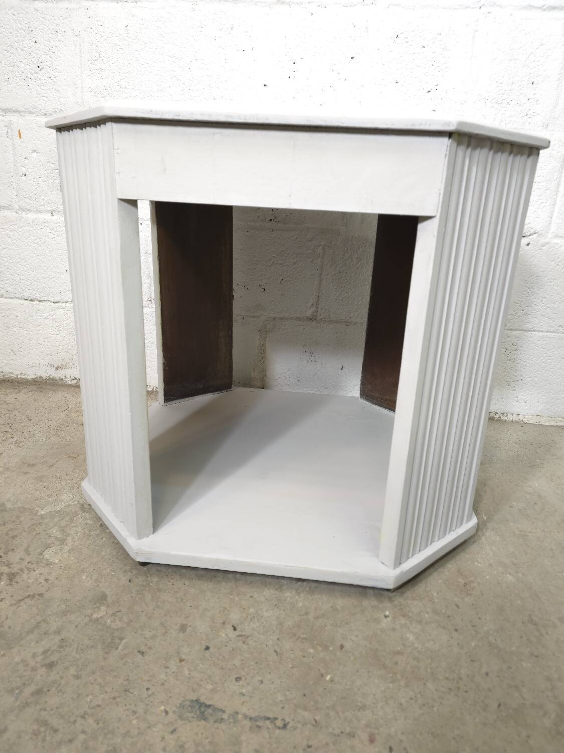 Art Deco side table repainted in "stormy" grey white