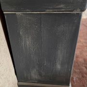 Commode Louis Philippe datant du 19e siècle avec marbre, peinture et patine