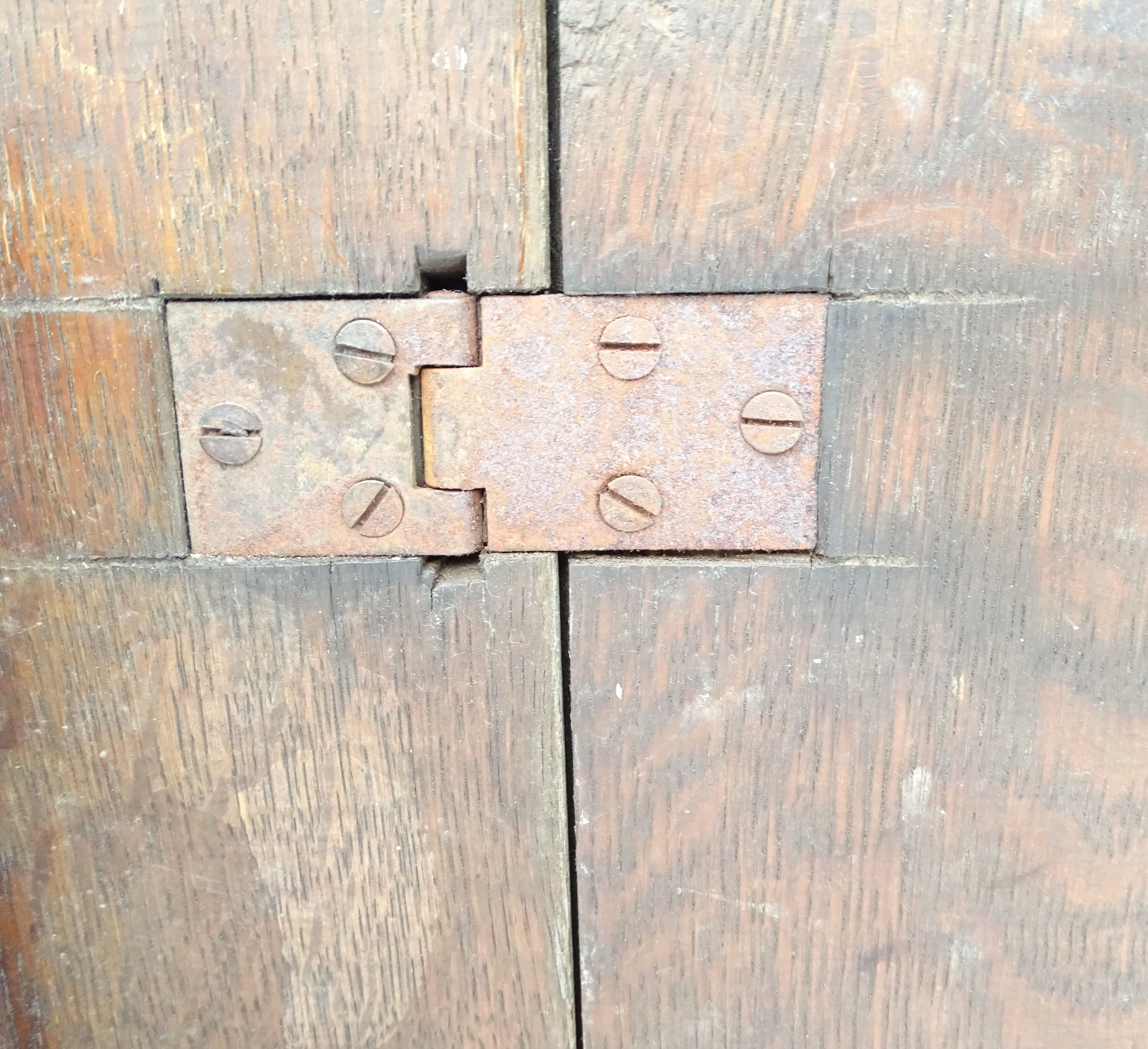 Table get leg in waxed oak.