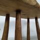 Table basse bois brutaliste