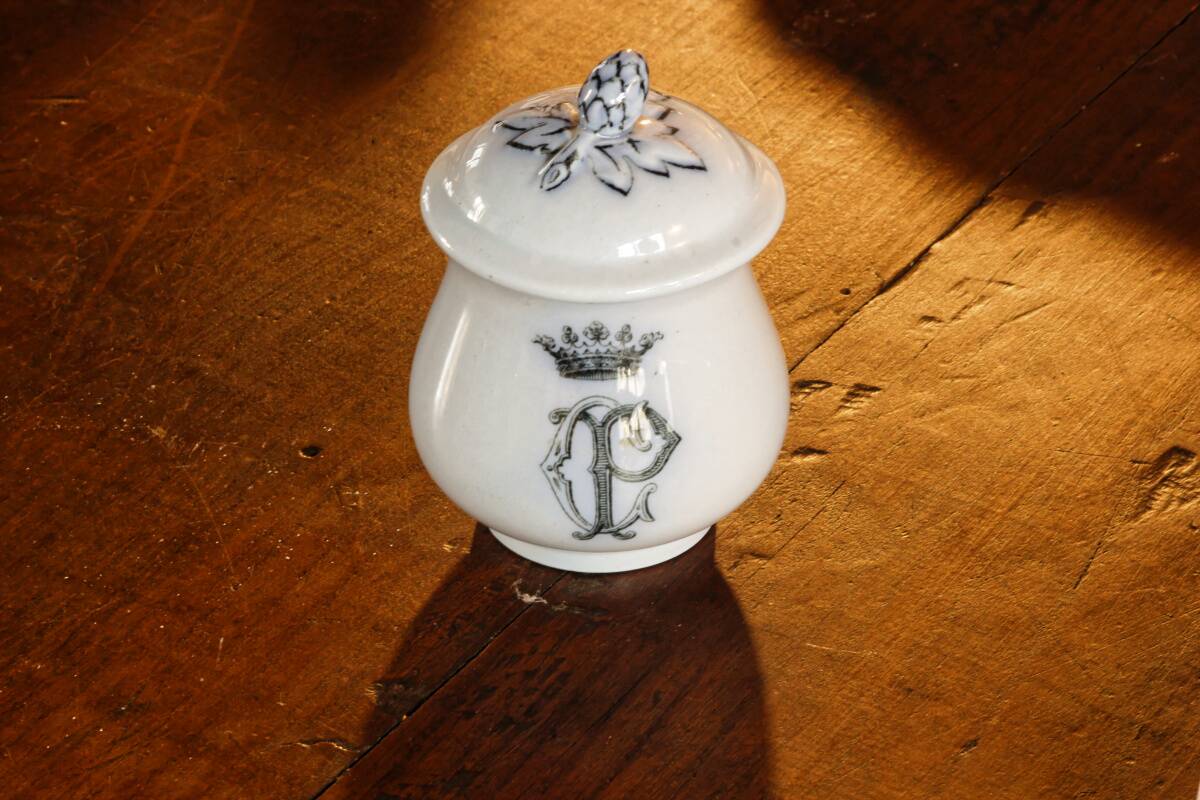 English earthenware service, CP monogram, ducal crown, 109 pieces