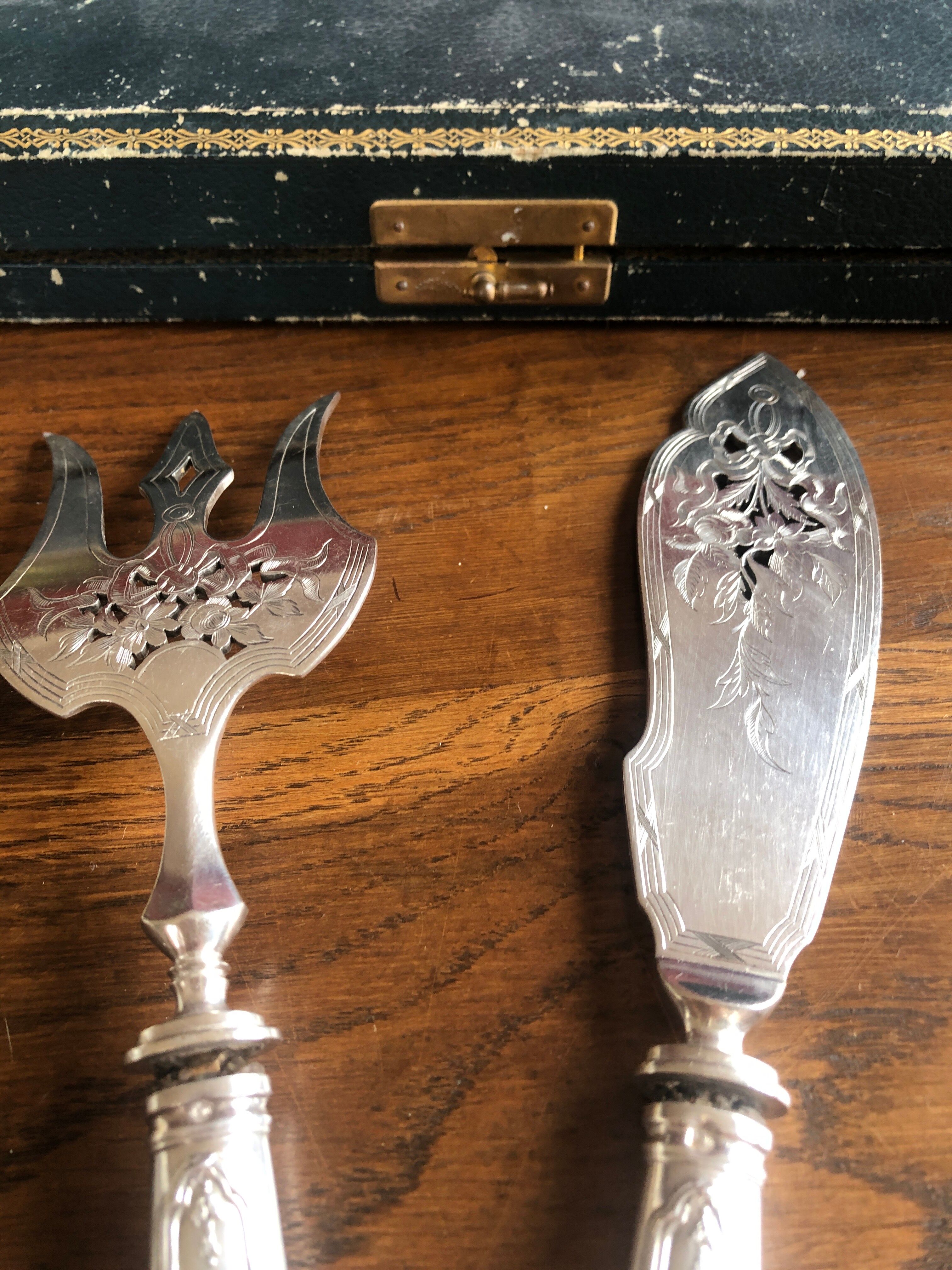 Cutlery serving fish silverware