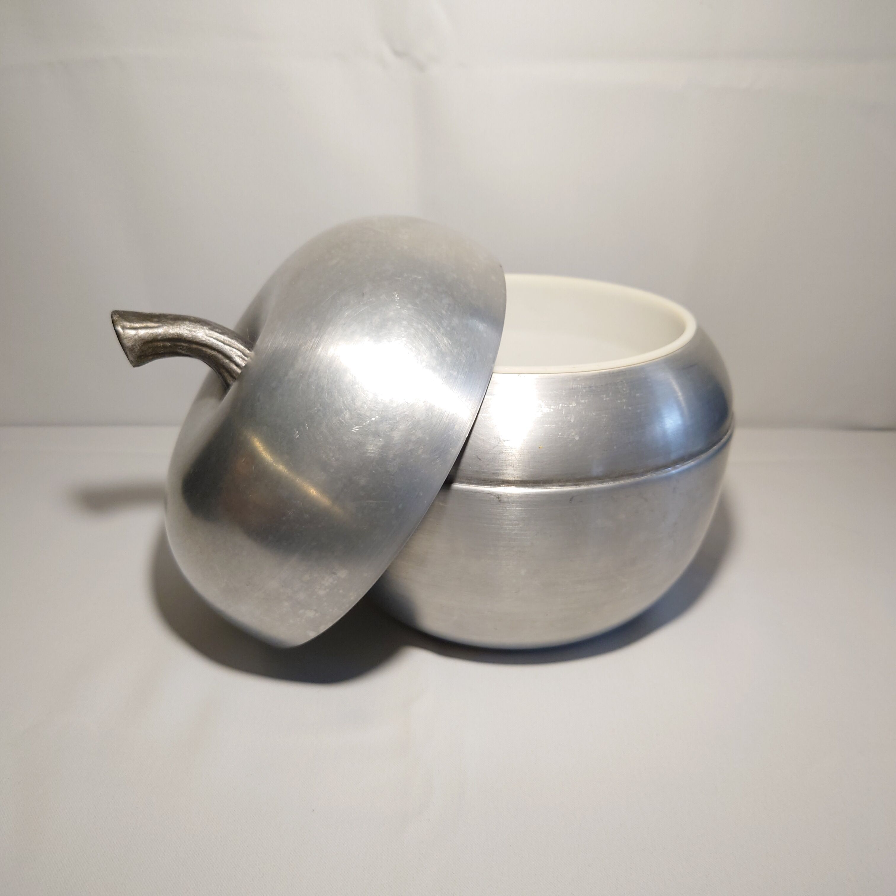 Aluminum "apple" ice bucket