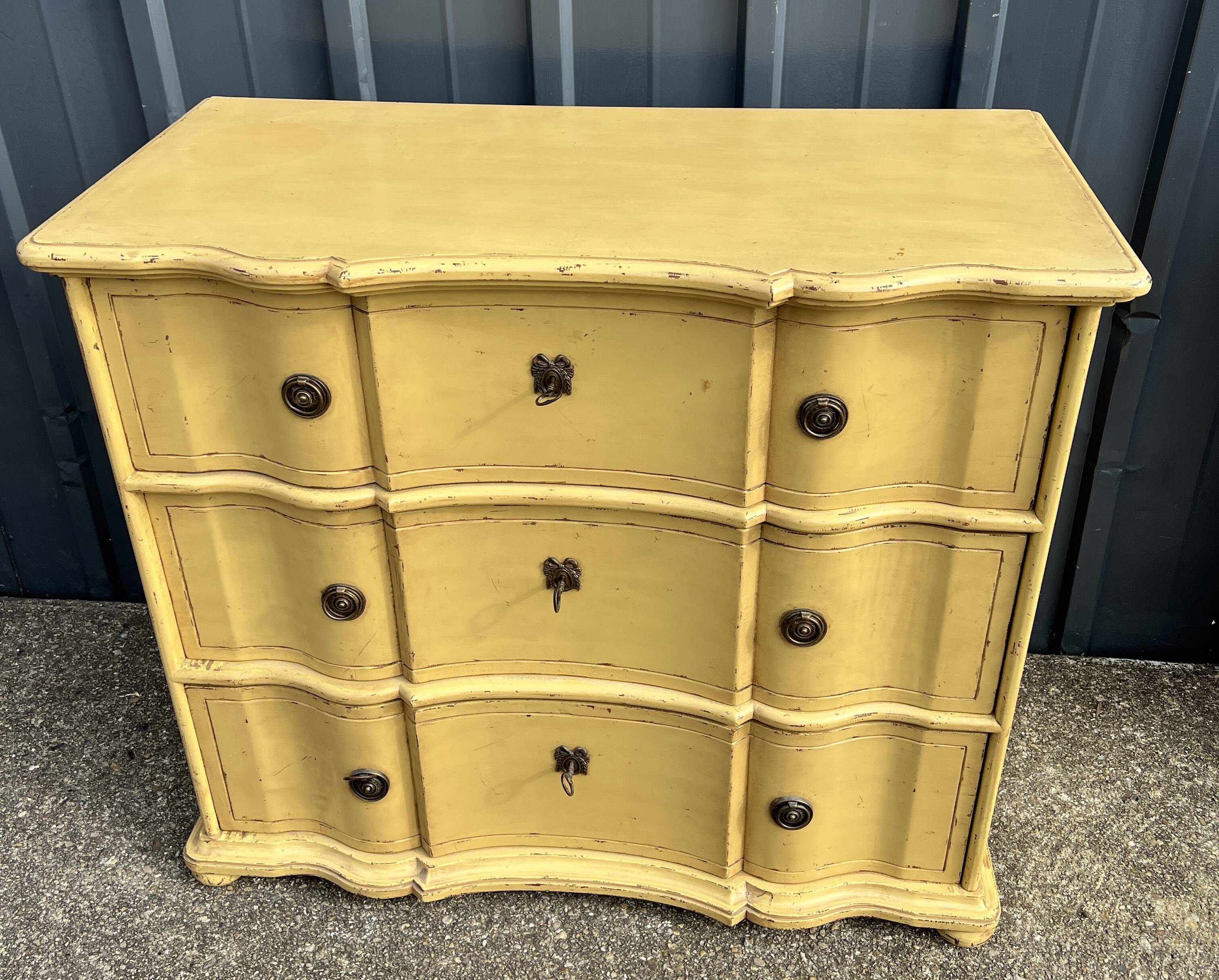 Chest of drawers with three moving drawers