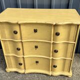 Chest of drawers with three moving drawers