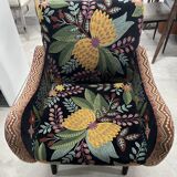Fauteuil en velours noir brodé et pieds en manguier massif noir